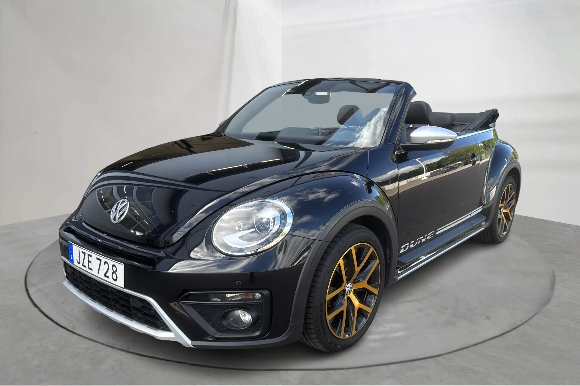 Presentation photo 1 of 20: VW Beetle 1.4 TSI Cabriolet (150hk) - 76 050 km - Automatic - black - 2017