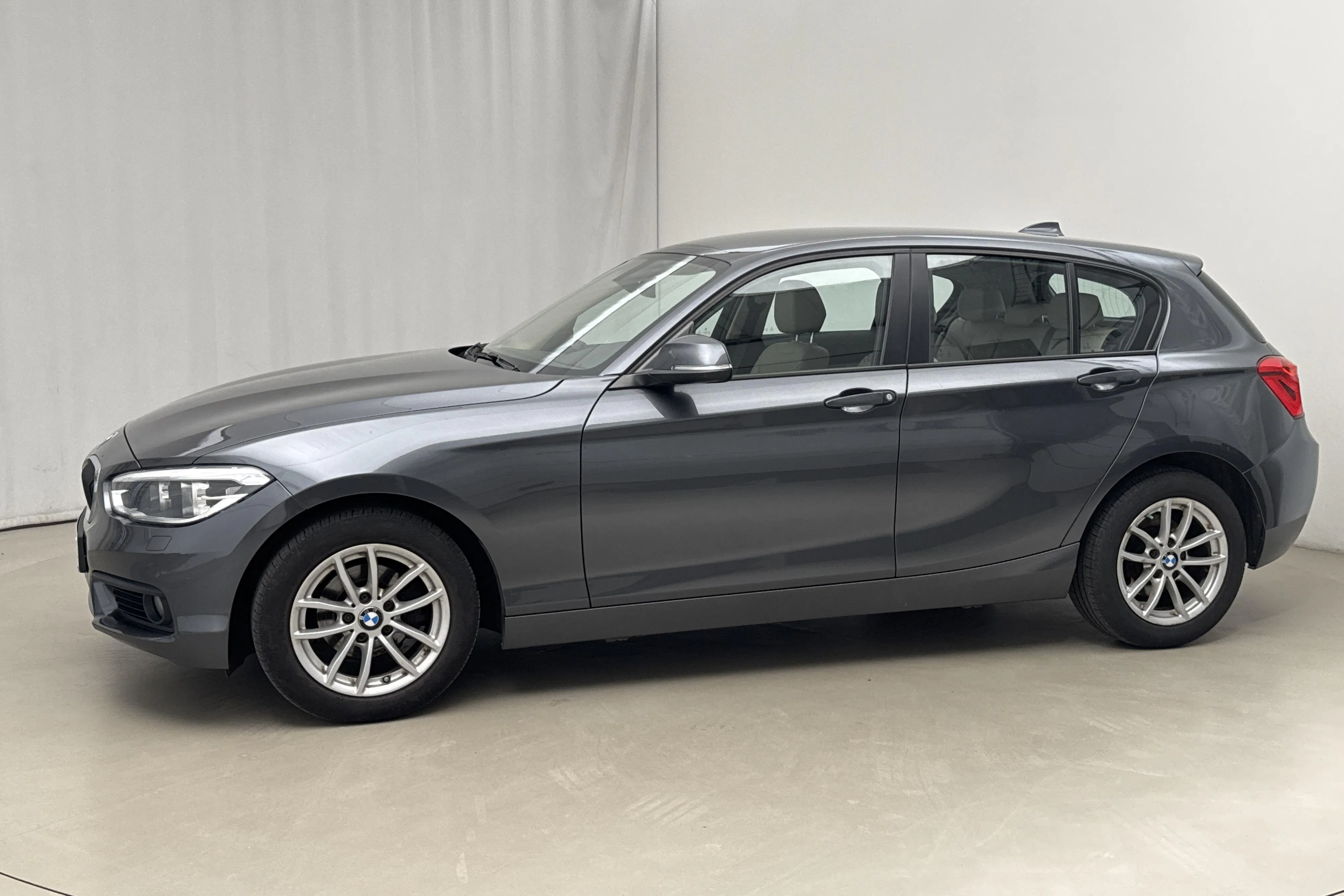 Presentation photo 2 of 16: BMW 118d 5dr, F20 (150hk) - 96 180 km - Automatic - gray - 2016