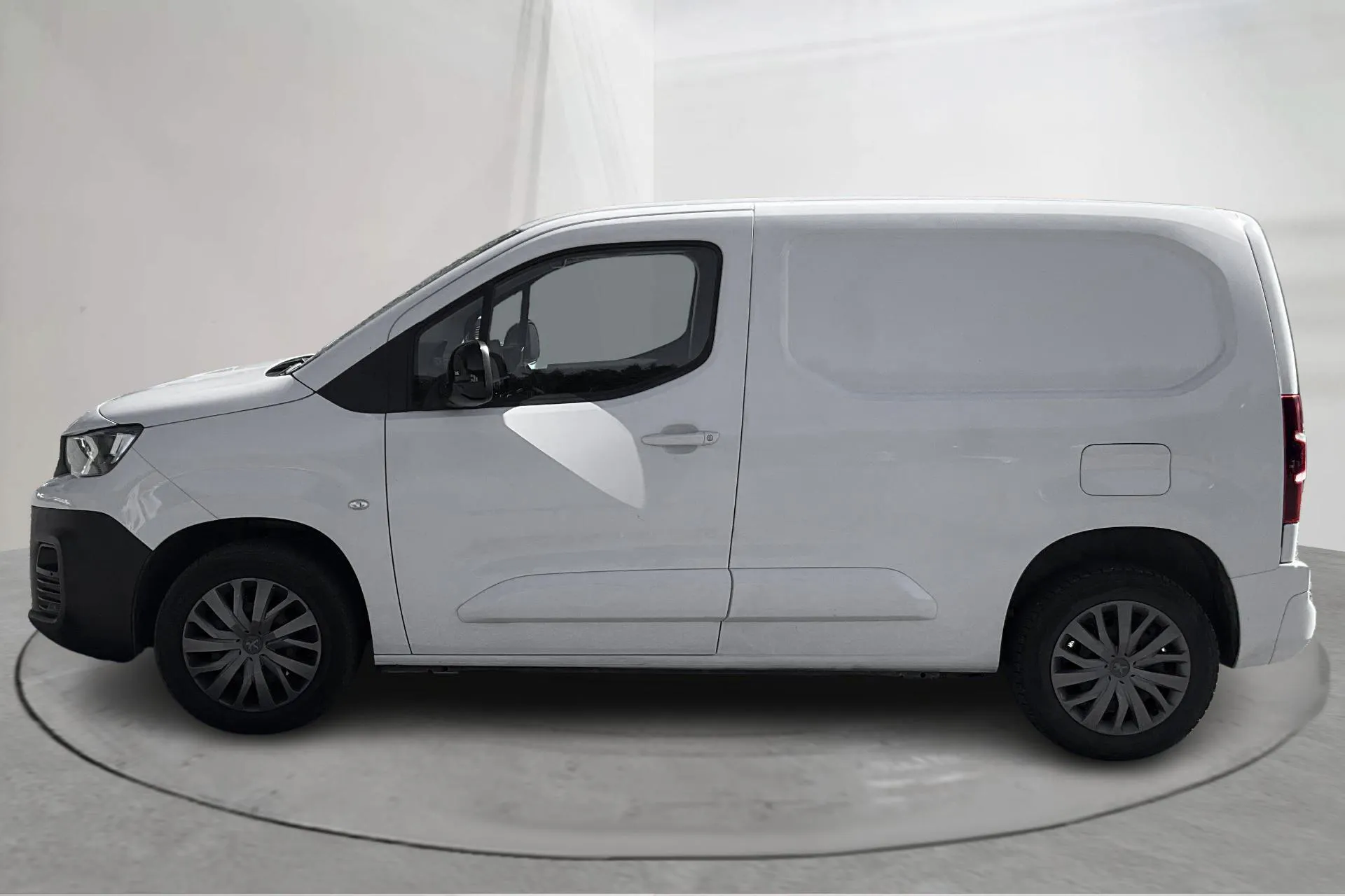 Presentation photo 2 of 14: Peugeot Partner 1.5 HDI Skåp (130hk) - 39 480 km - Automatic - white - 2023