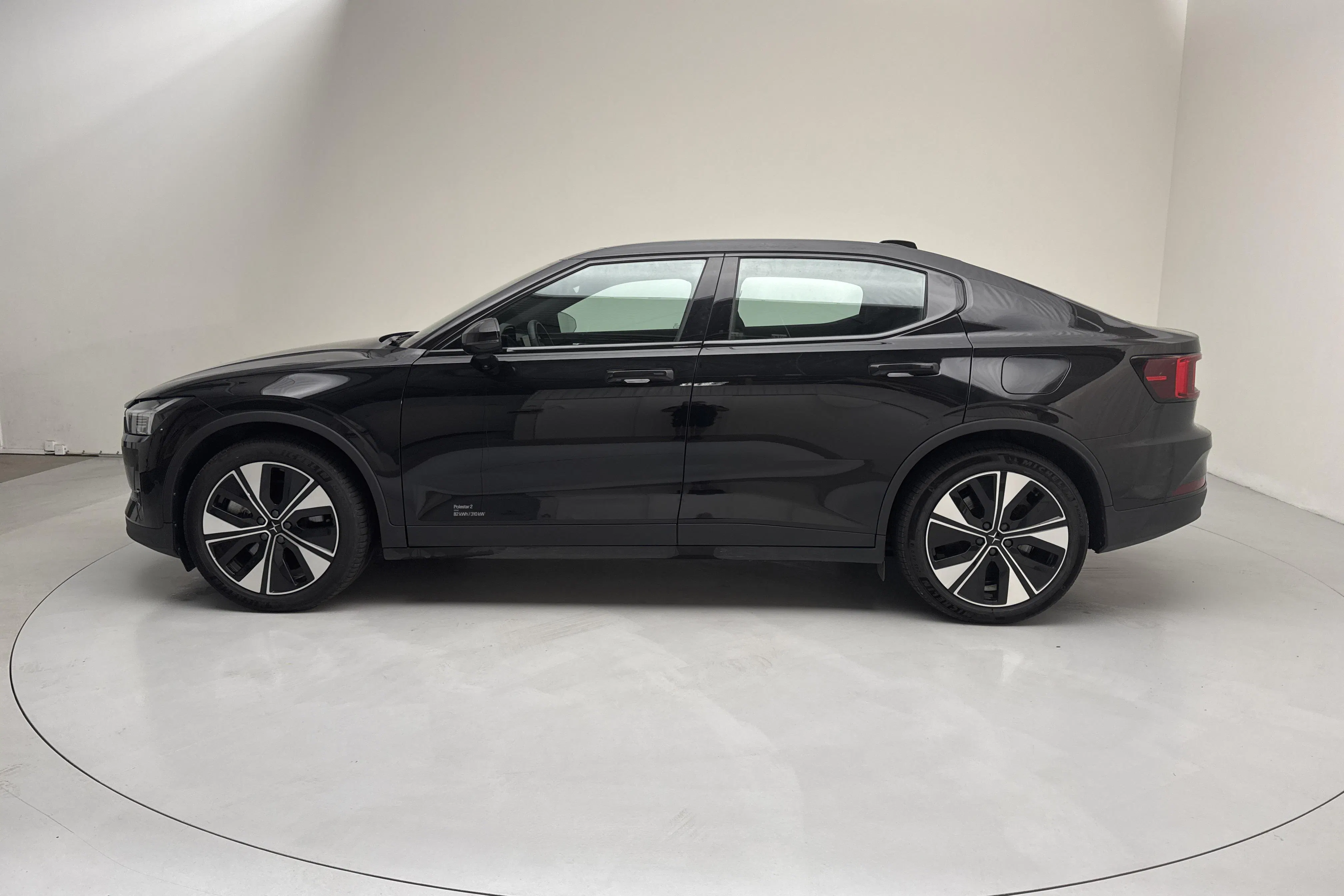 Presentation photo 2 of 20: Polestar 2 Long range Dual motor (415hk) - 97 160 km - Automatic - black - 2024