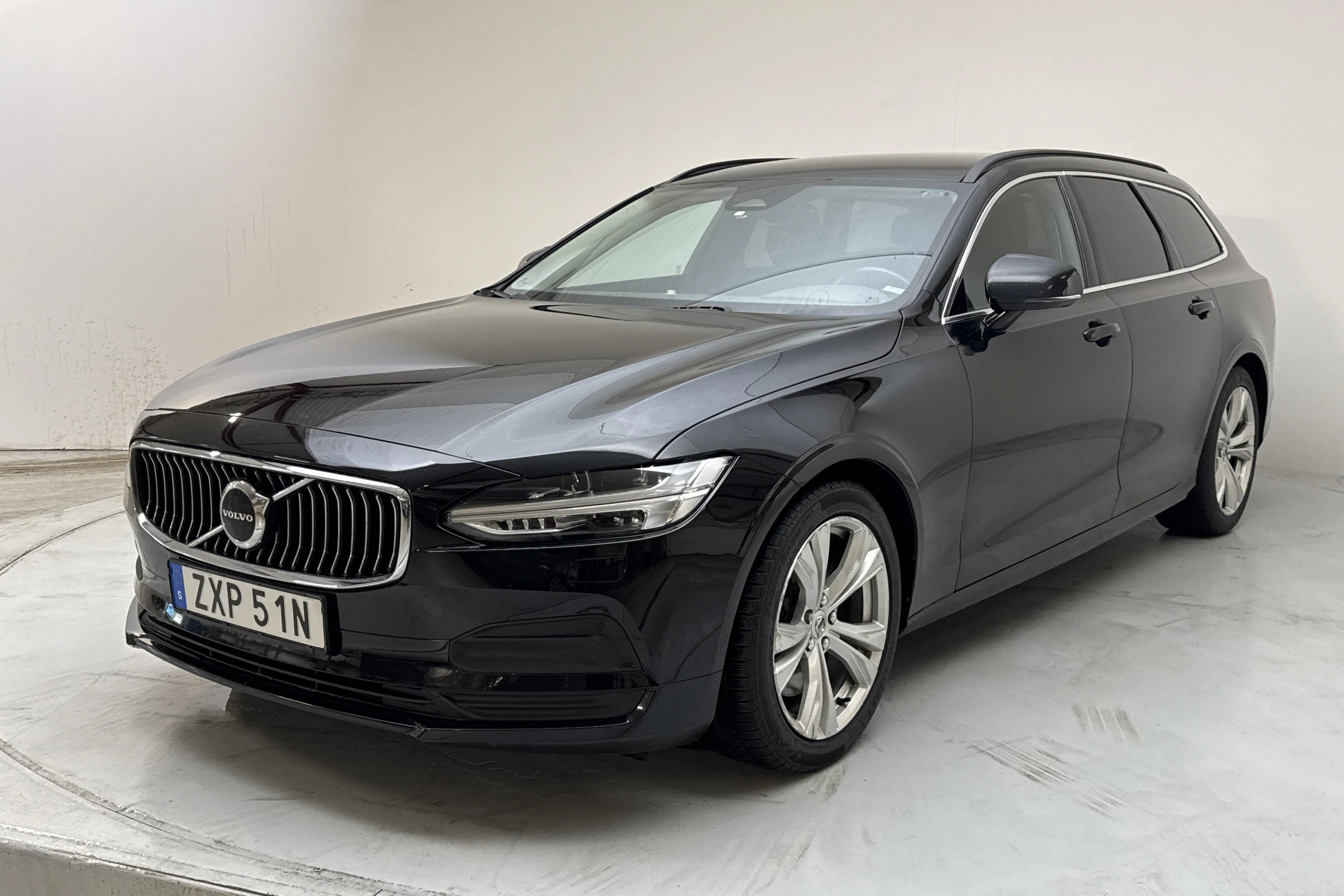 Presentation photo 1 of 13: Volvo V90 B4 Mildhybrid, Diesel (190hk) - 332 190 km - Automatic - black - 2023