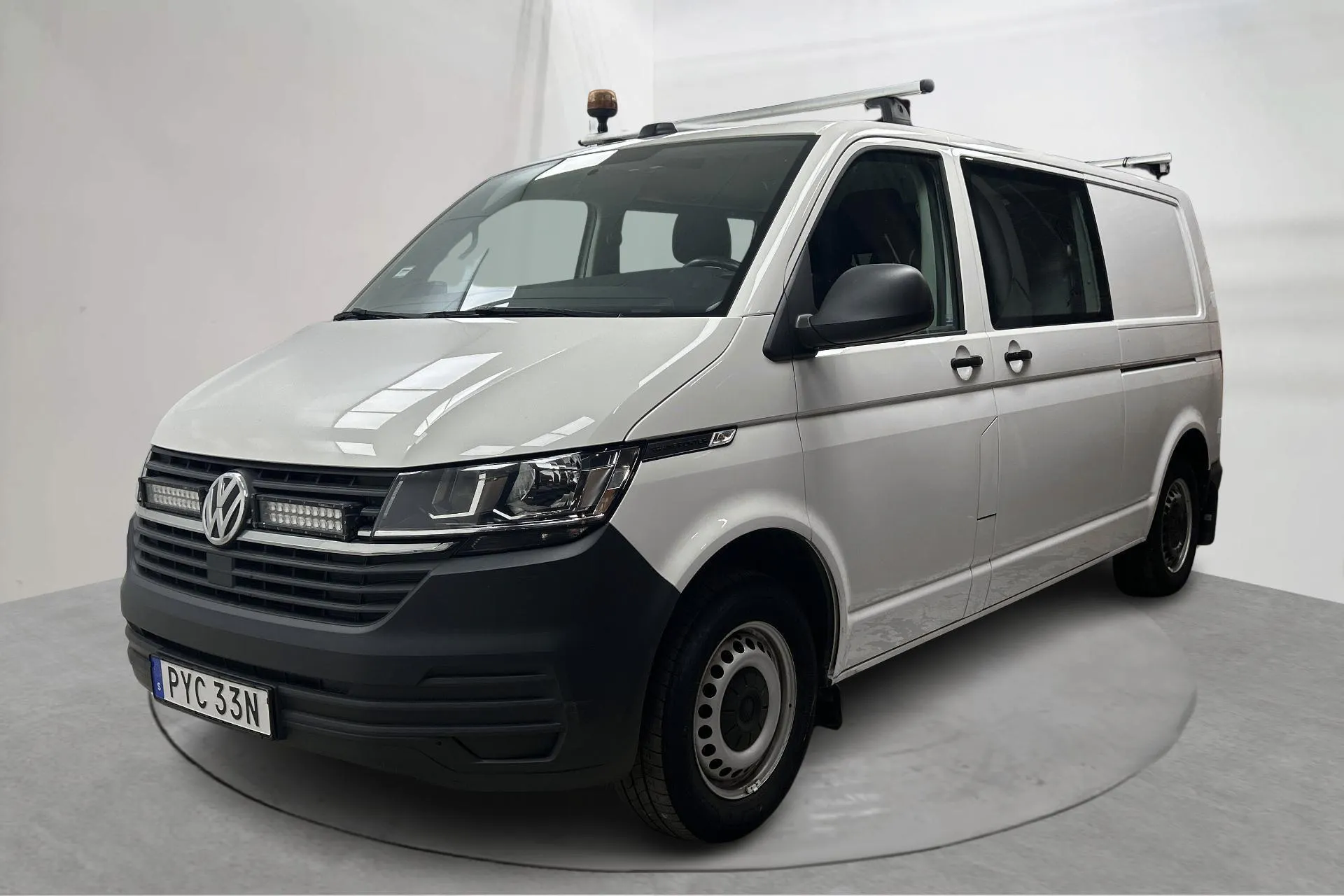 Presentationsfoto 1 av 16: VW Transporter T6 2.0 TDI BMT Skåp 4MOTION (150hk) - 8 396 mil - Manuell - vit - 2020