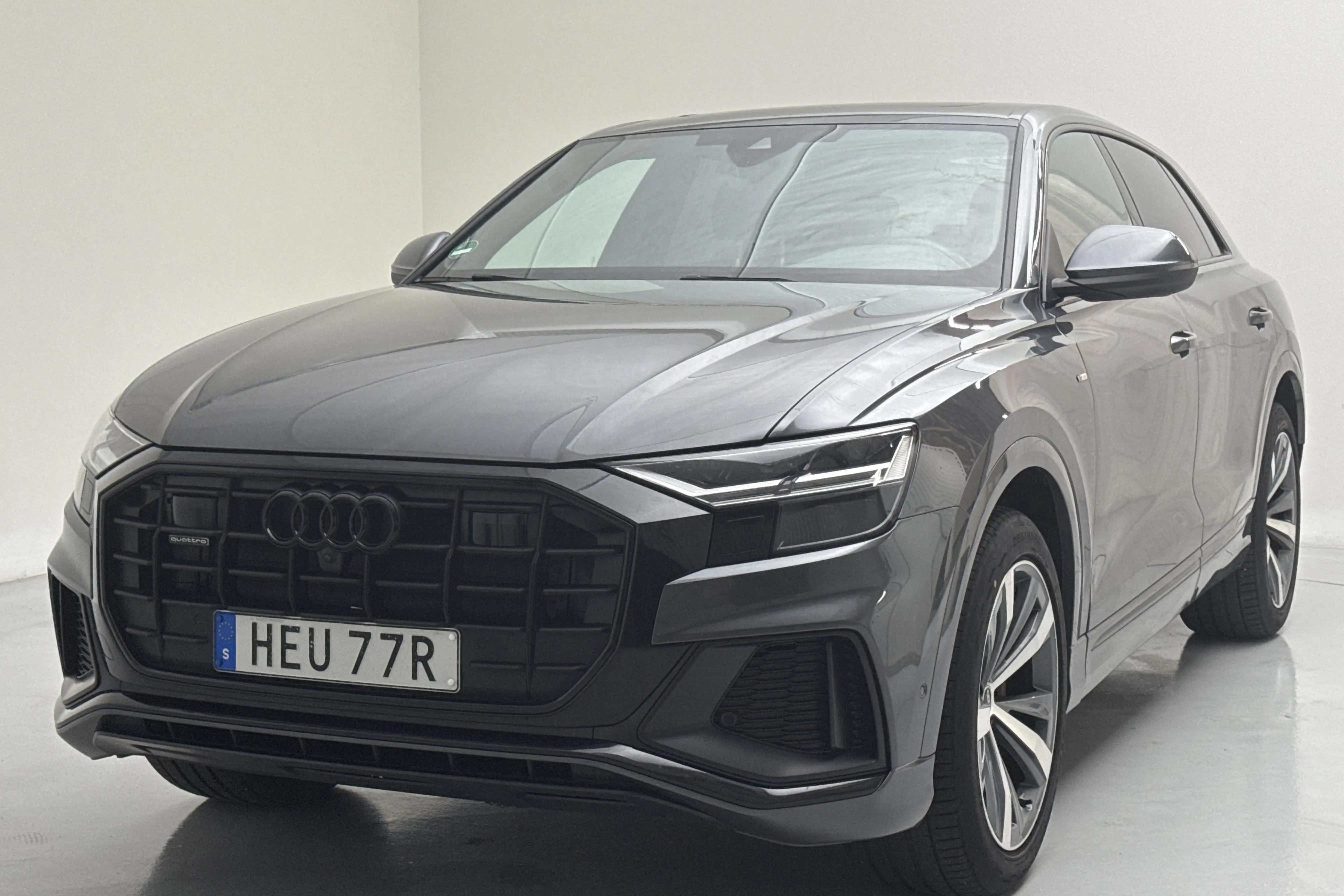 Presentationsfoto 1 av 18: Audi Q8 50 TDI quattro (286hk) - 12 810 mil - Automat - grå - 2023