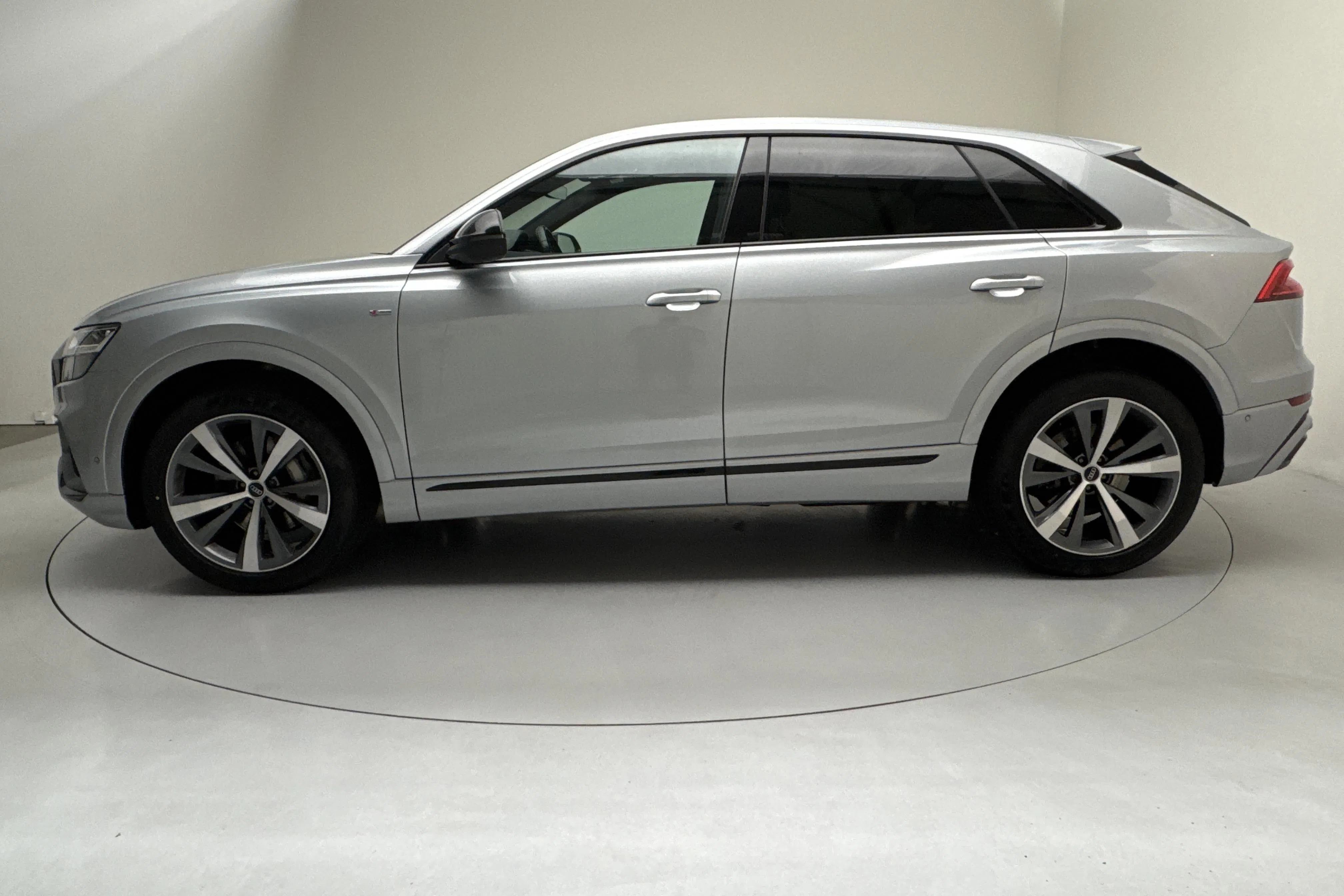 Presentation photo 2 of 17: Audi Q8 50 TDI quattro (286hk) - 148 590 km - Automatic - silver - 2023