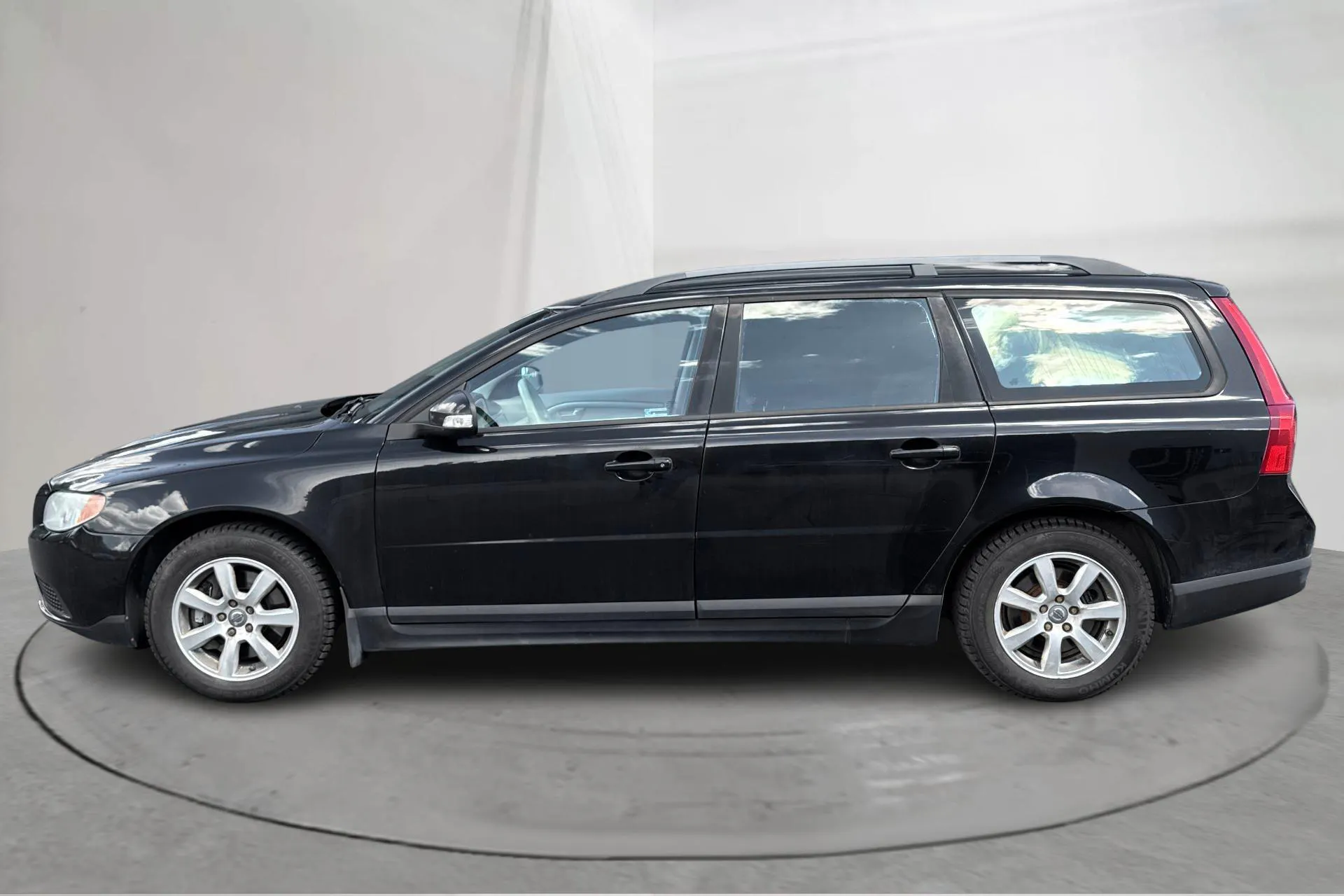 Presentation photo 2 of 11: Volvo V70 II 2.5T (200hk) - 262 930 km - Manual - black - 2008
