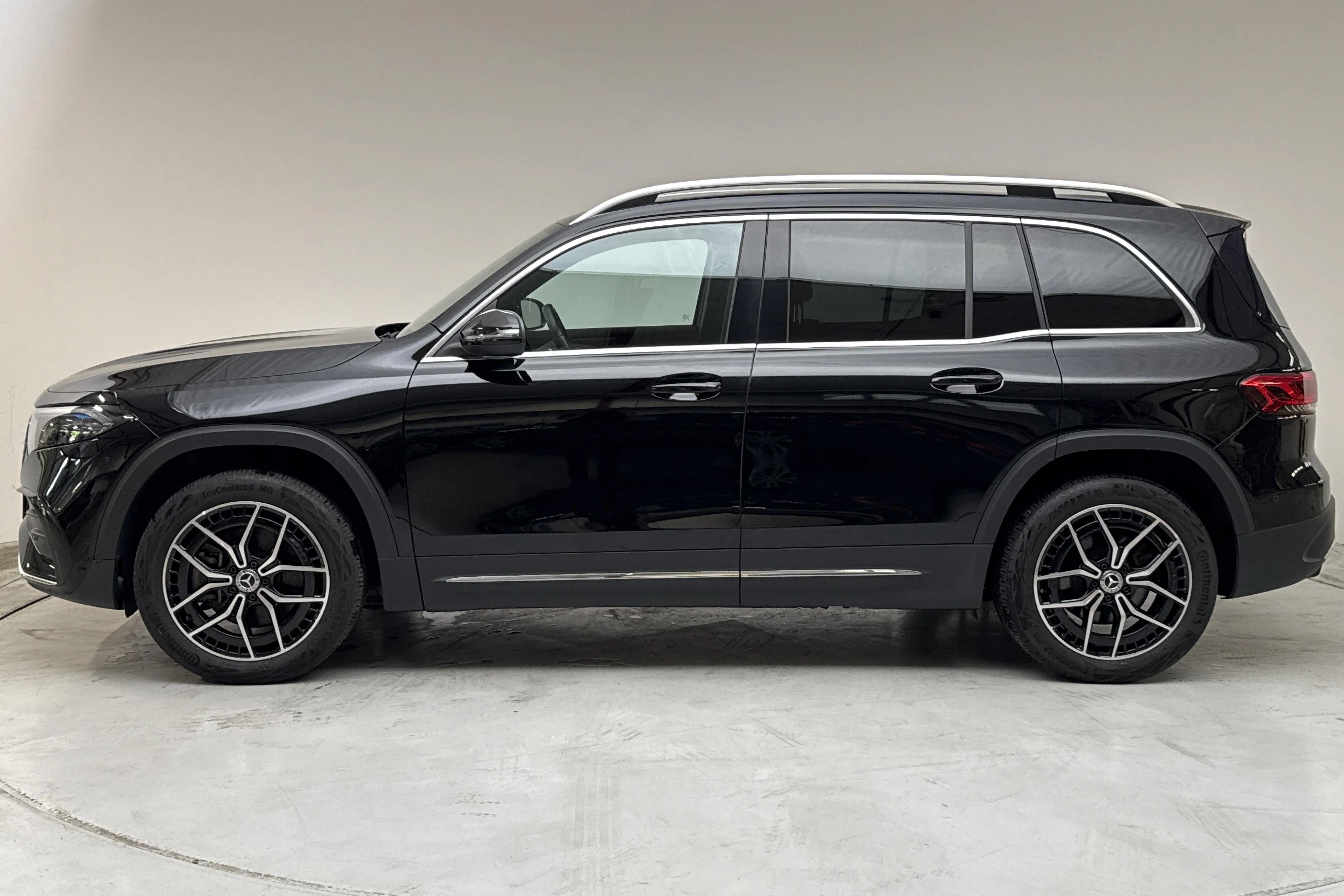 Presentation photo 2 of 18: Mercedes EQB 300 4MATIC X243 (228hk) - 44 510 km - Automatic - black - 2024