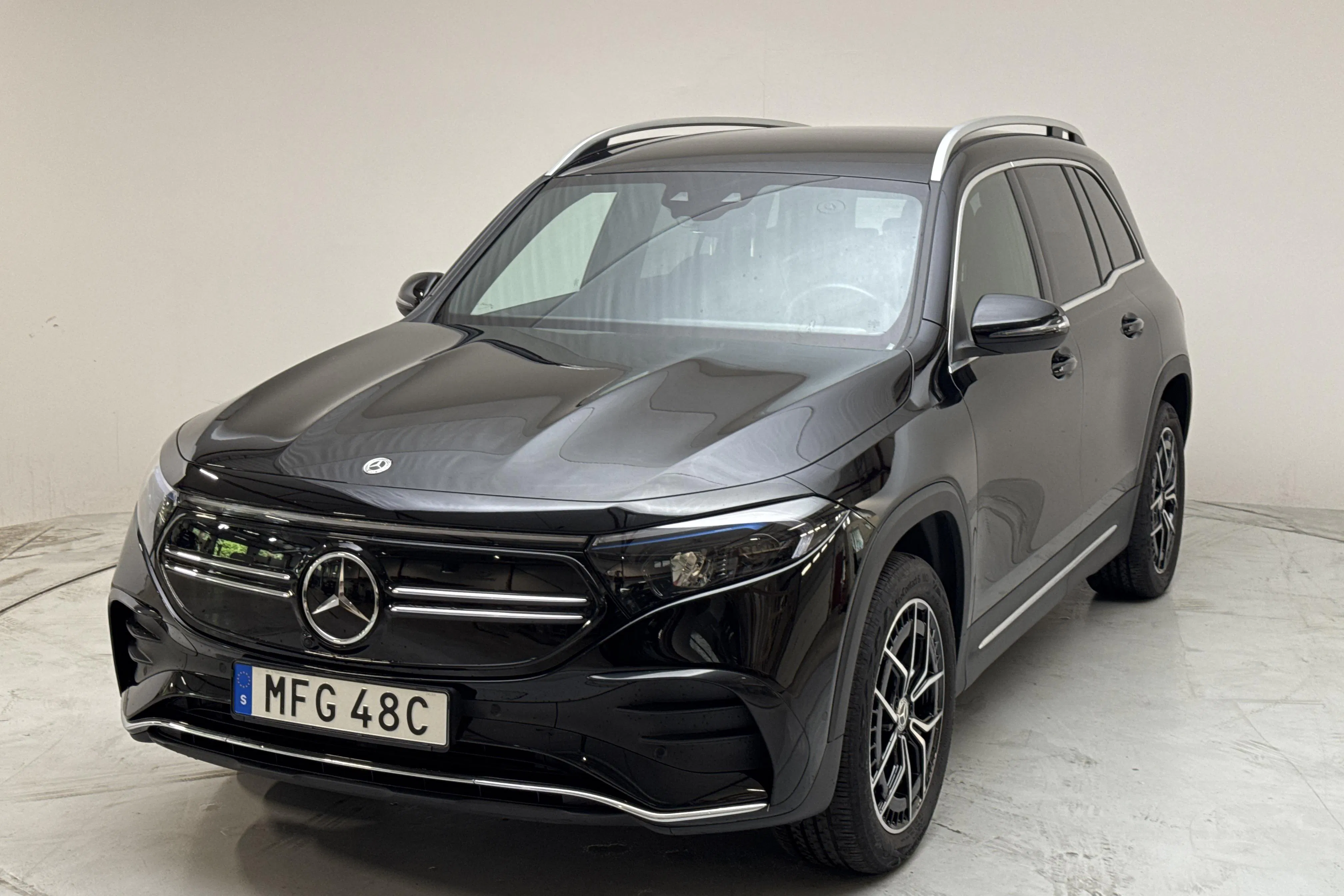 Presentation photo 1 of 18: Mercedes EQB 300 4MATIC X243 (228hk) - 44 510 km - Automatic - black - 2024
