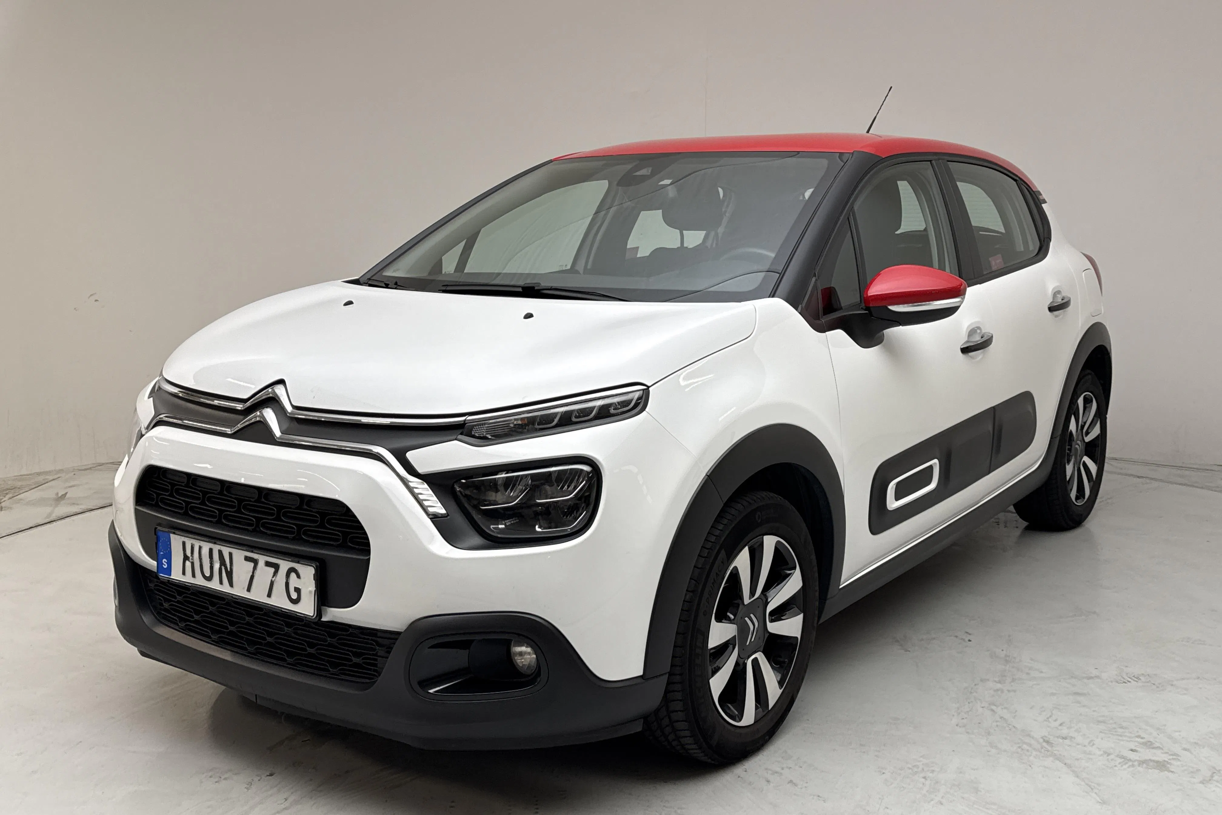 Presentation photo 1 of 12: Citroën C3 PureTech (110hk) - 75 450 km - Automatic - white - 2022