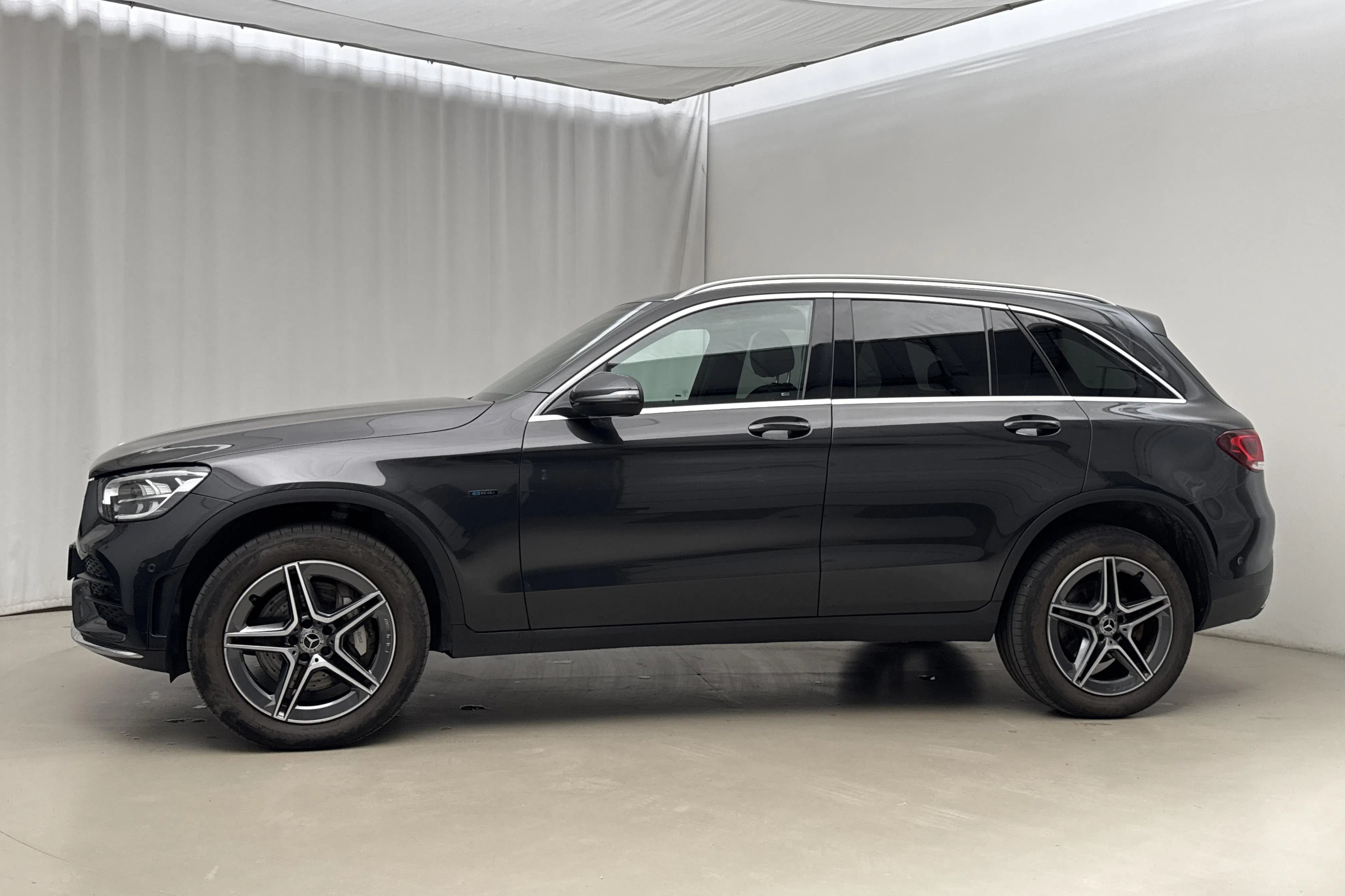 Presentationsfoto 2 av 20: Mercedes GLC 300 e 4MATIC X253 (333hk) - 9 223 mil - Automat - grå - 2022