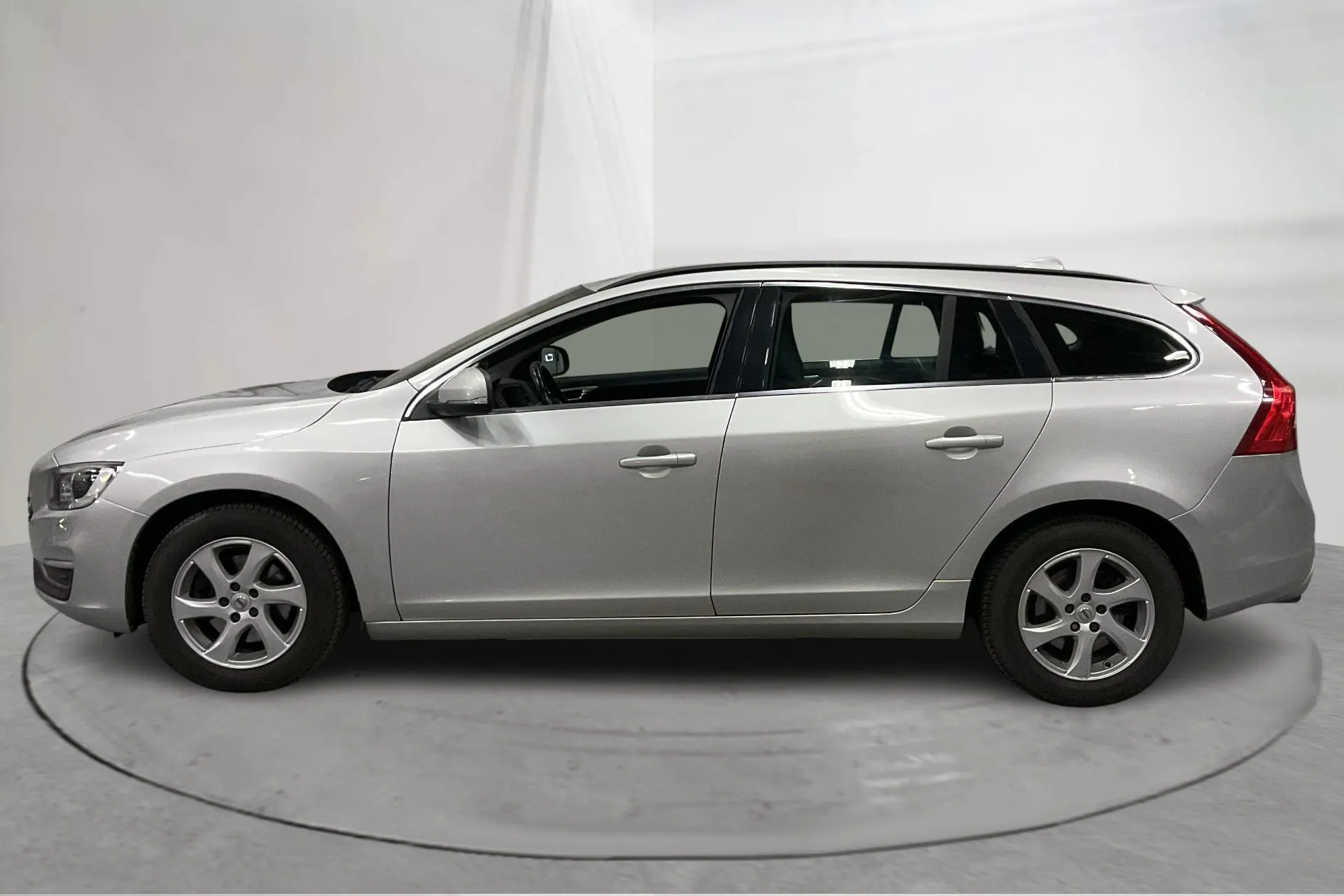 Presentation photo 2 of 16: Volvo V60 D3 (150hk) - 127 050 km - Automatic - silver - 2018