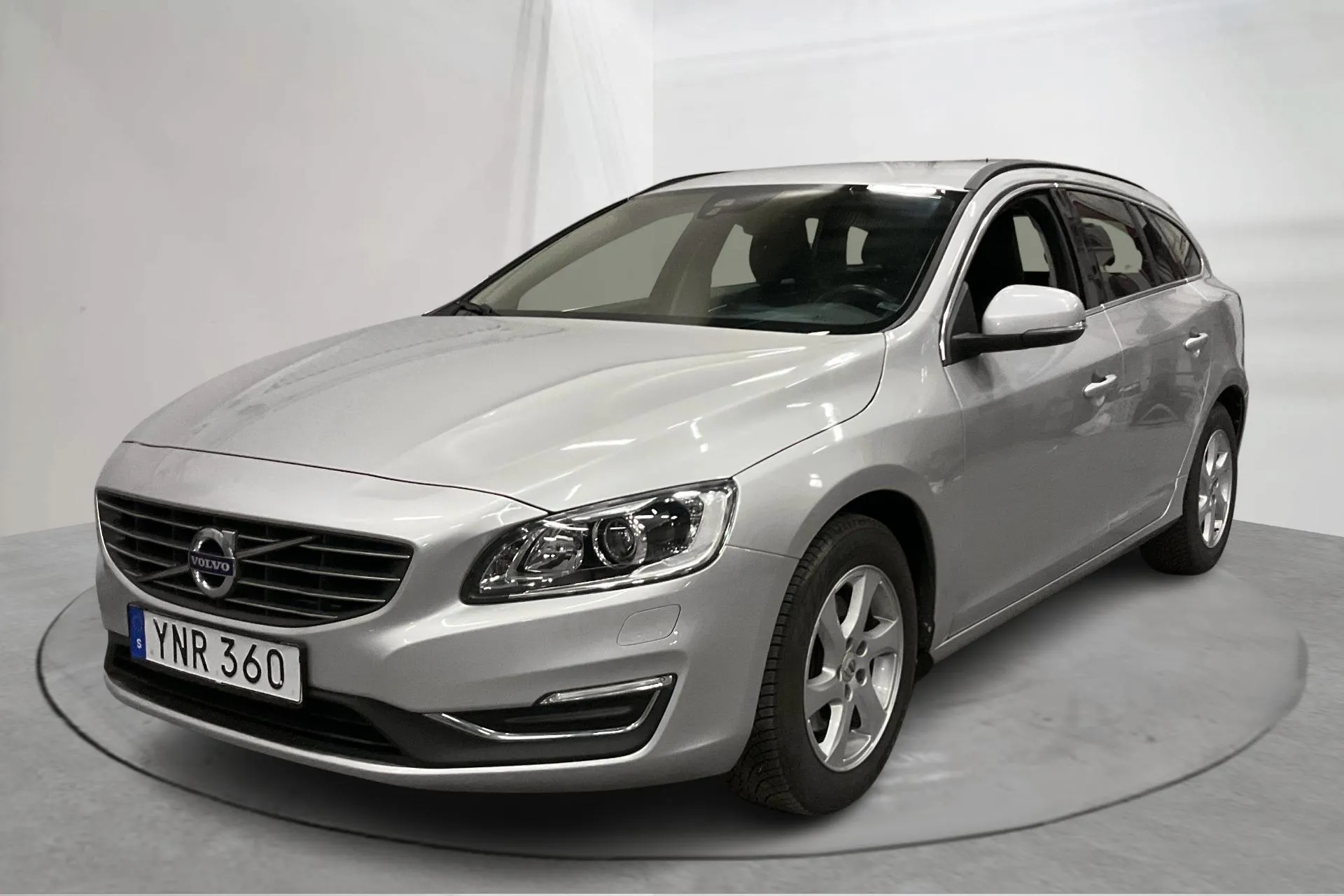 Presentation photo 1 of 16: Volvo V60 D3 (150hk) - 127 050 km - Automatic - silver - 2018