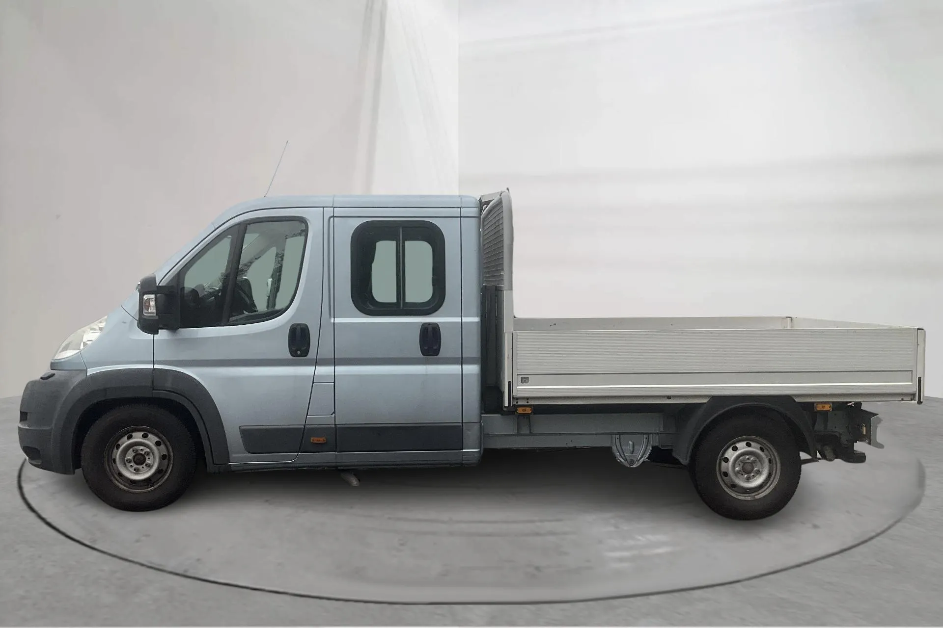 Presentationsfoto 2 av 12: Citroën Jumper III 3.0 HDI Pickup (180hk) - 9 481 mil - Manuell - blå - 2014