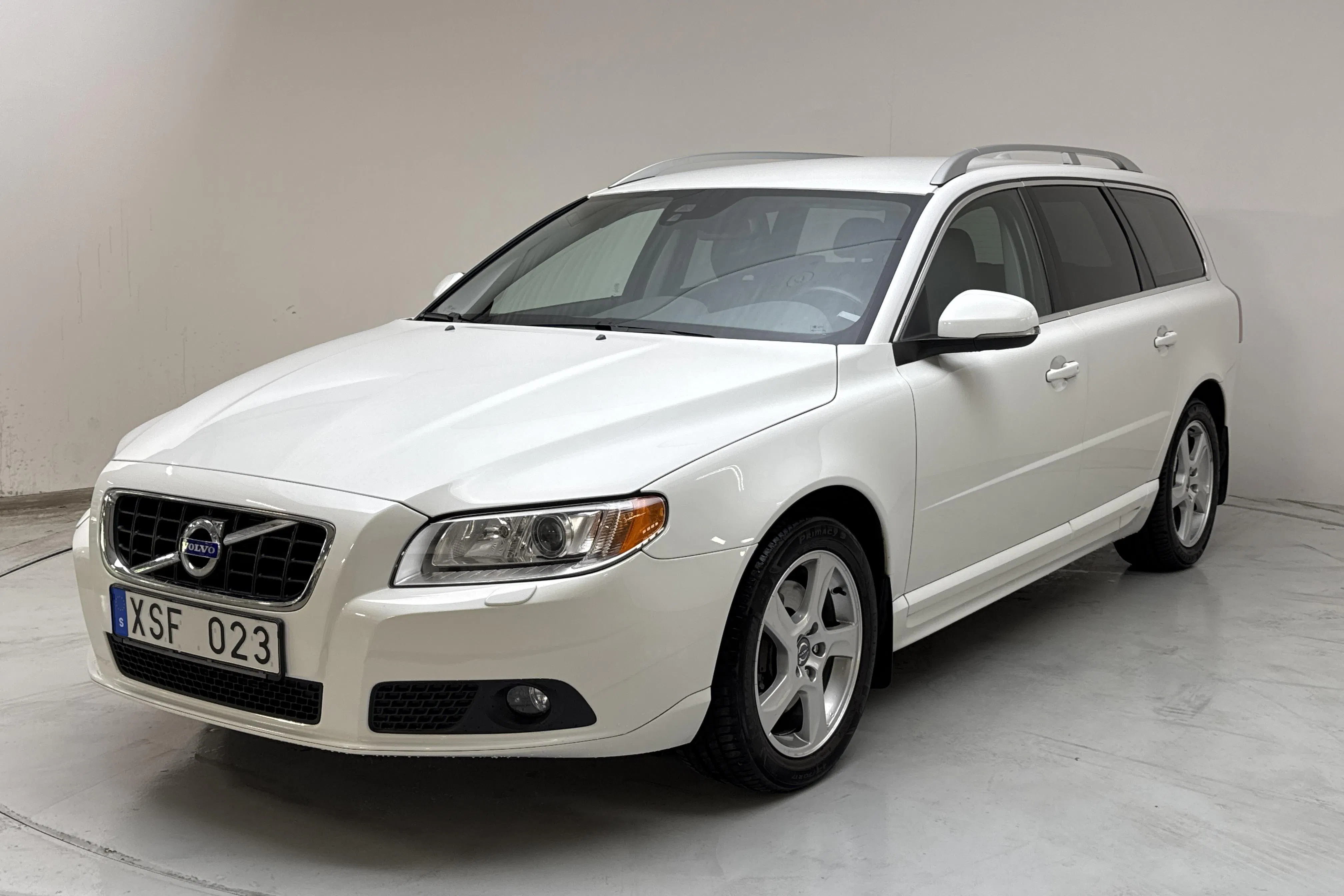 Presentation photo 1 of 12: Volvo V70 II 2.0 Bi-fuel (213hk) - 98 460 km - Automatic - white - 2013