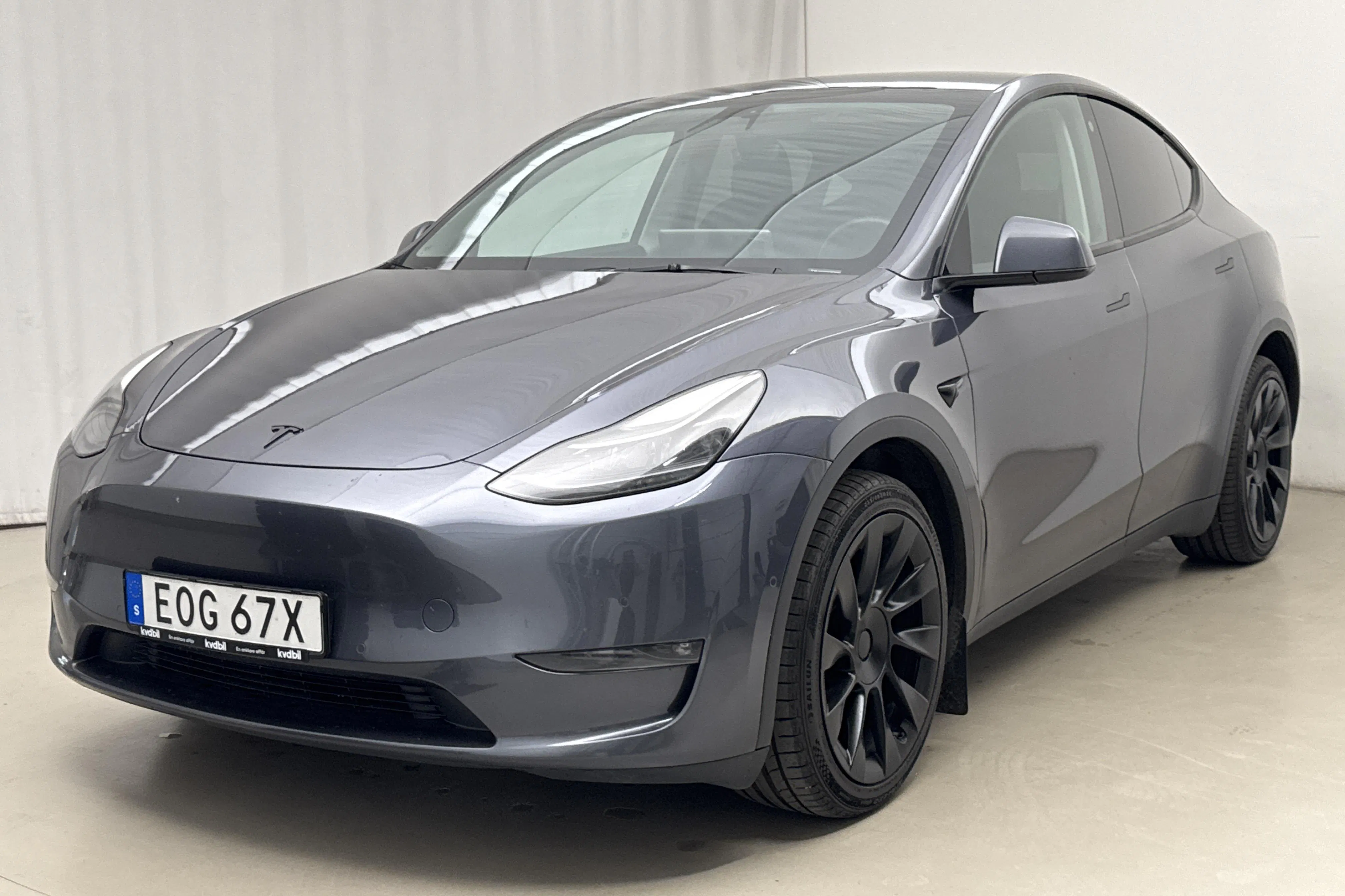 Presentationsfoto 1 av 25: Tesla Model Y Long Range Dual Motor AWD - 8 731 mil - Automat - grå - 2021