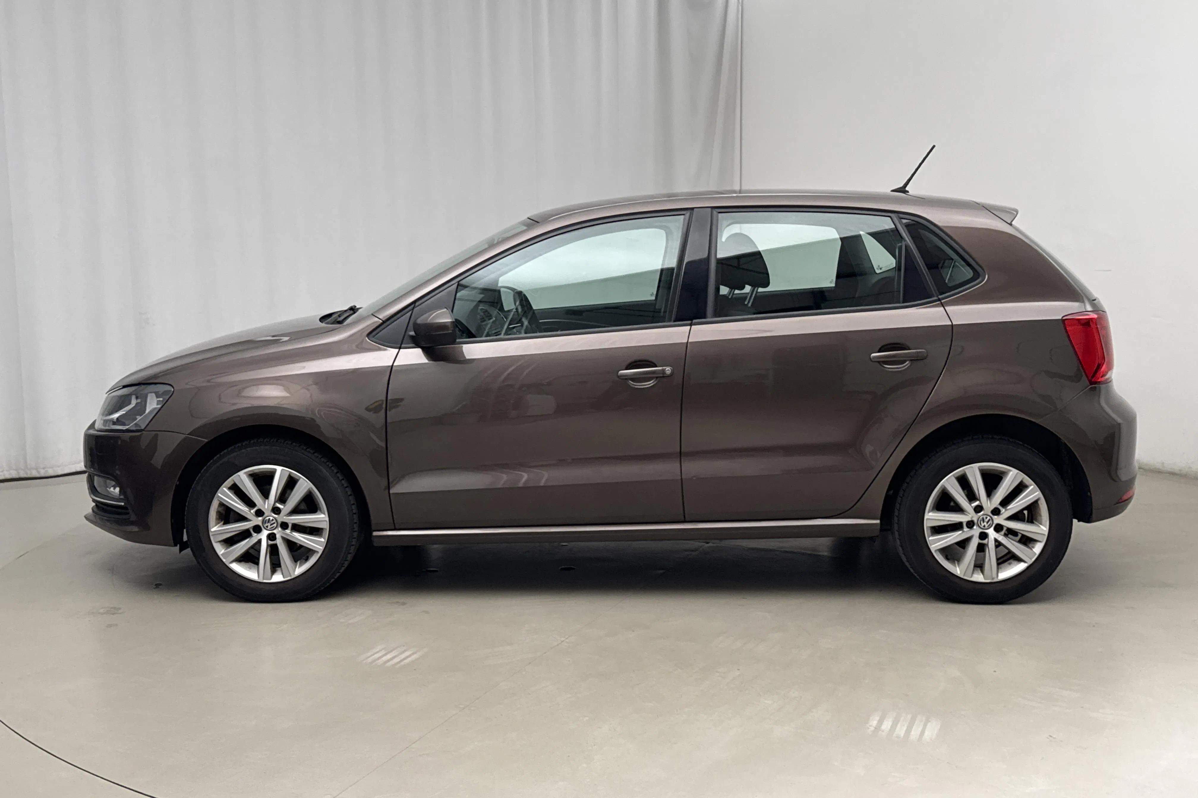 Presentation photo 2 of 14: VW Polo 1.2 TSI 5dr (90hk) - 119 110 km - Manual - brown - 2017