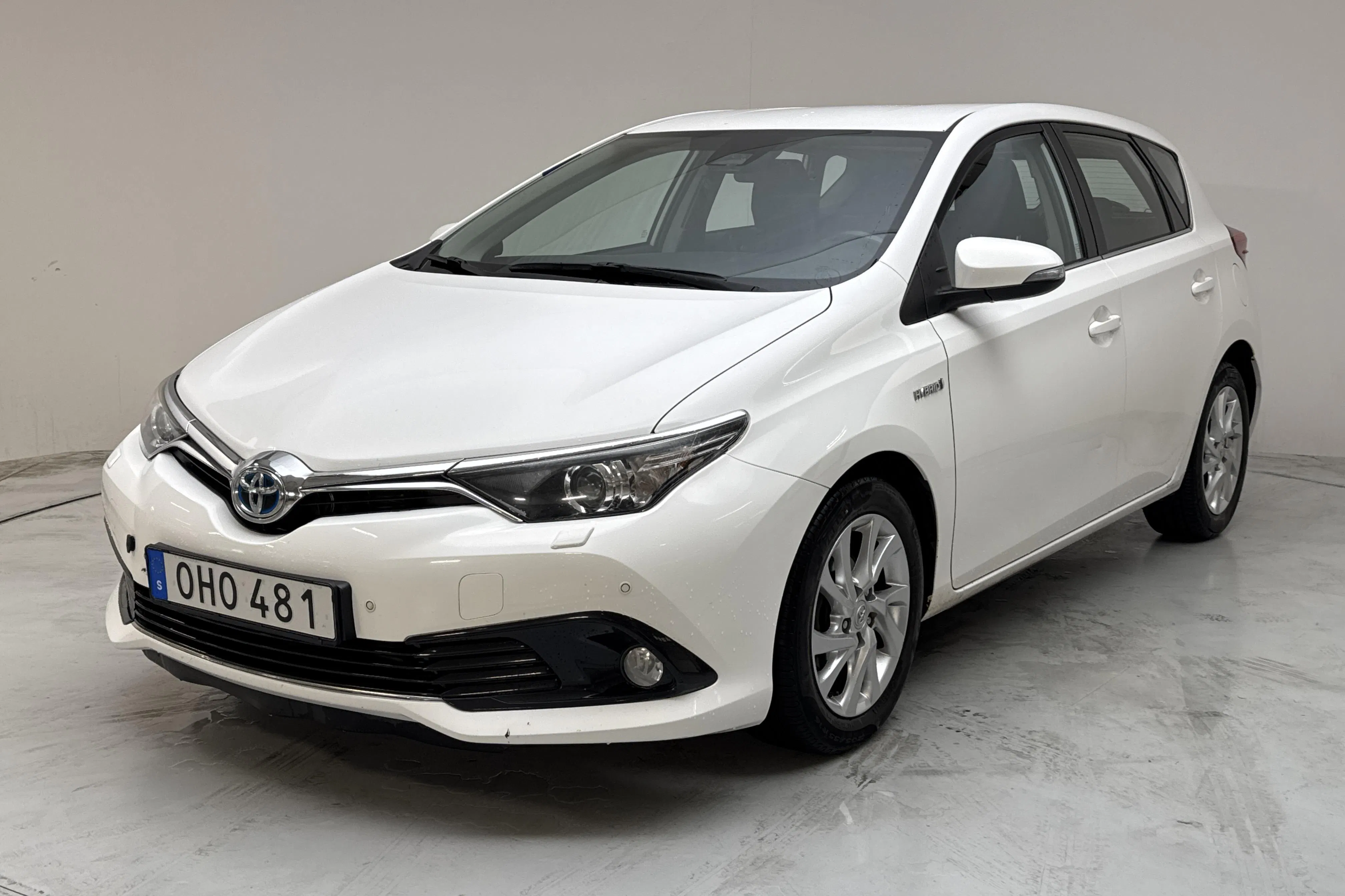 Presentation photo 1 of 14: Toyota Auris 1.8 HSD 5dr (99hk) - 164 230 km - Automatic - white - 2017