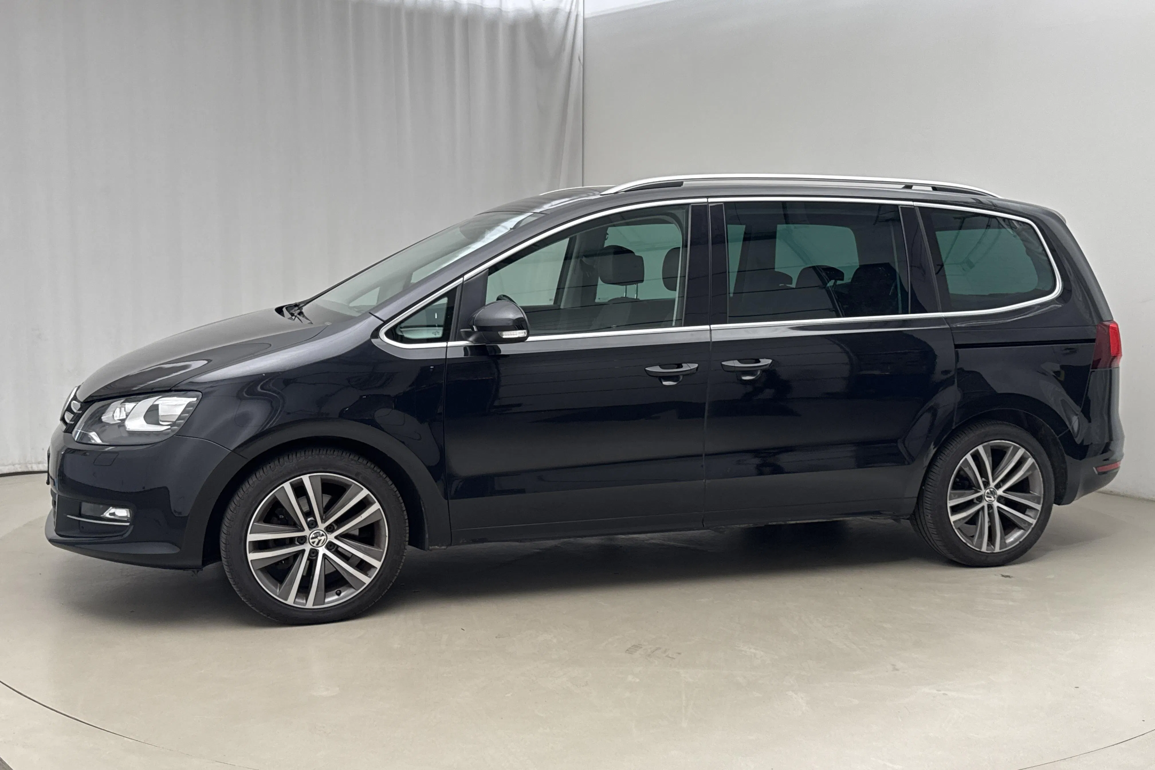 Presentation photo 2 of 19: VW Sharan 2.0 TDI 4Motion (184hk) - 181 580 km - Automatic - black - 2017