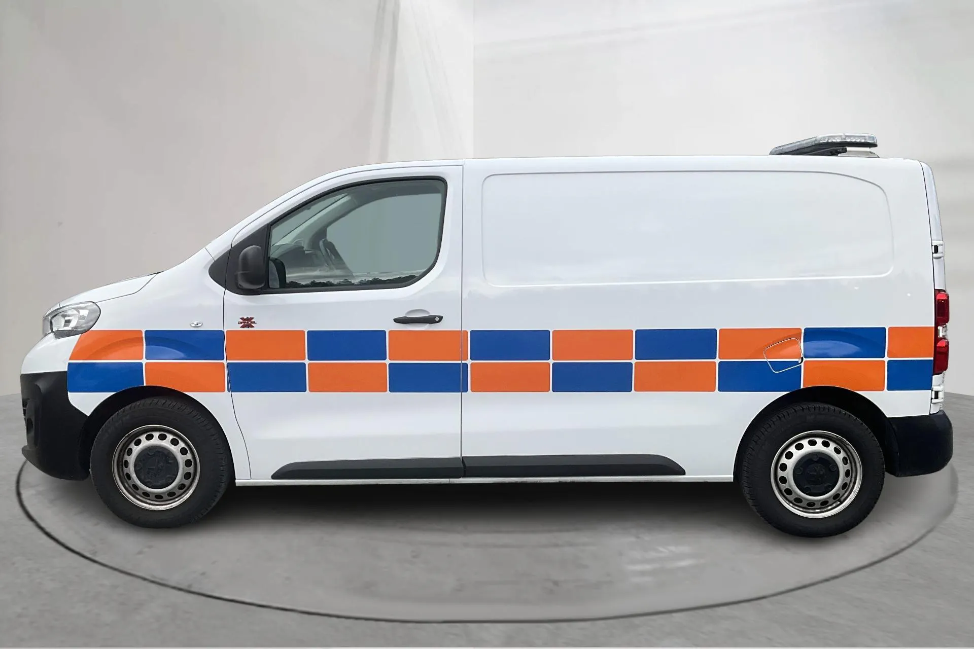Presentation photo 2 of 12: Peugeot Expert BlueHDi Skåp 4x4 (145hk) - 45 980 km - Manual - white - 2022