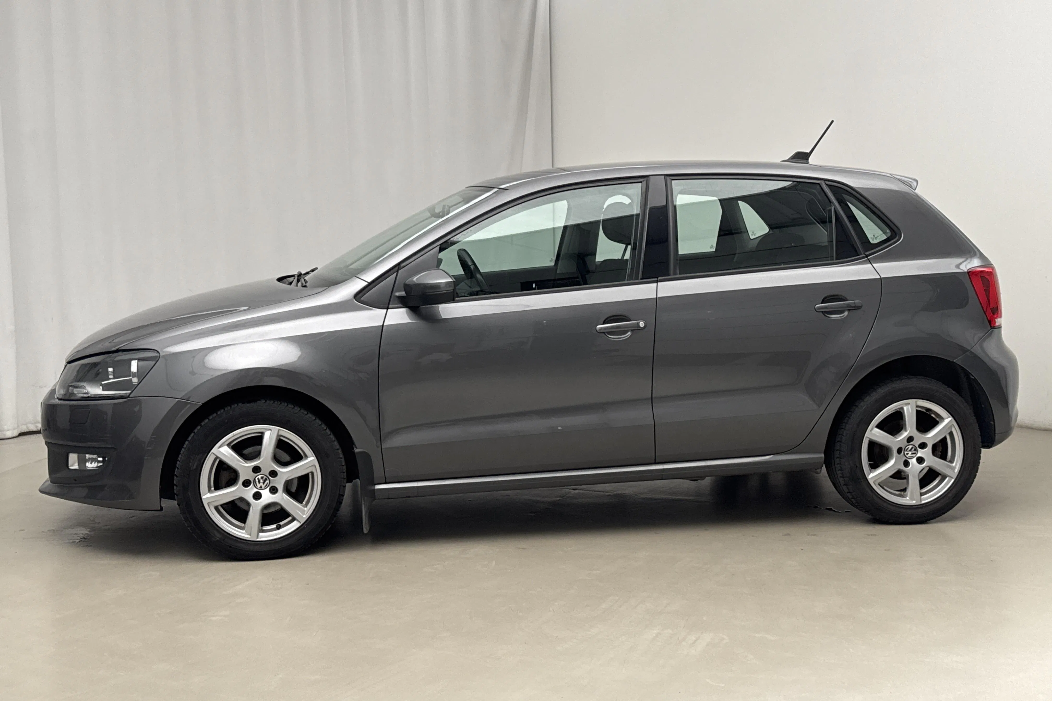 Presentation photo 2 of 14: VW Polo 1.4 5dr (85hk) - 91 870 km - Manual - dark grey - 2014
