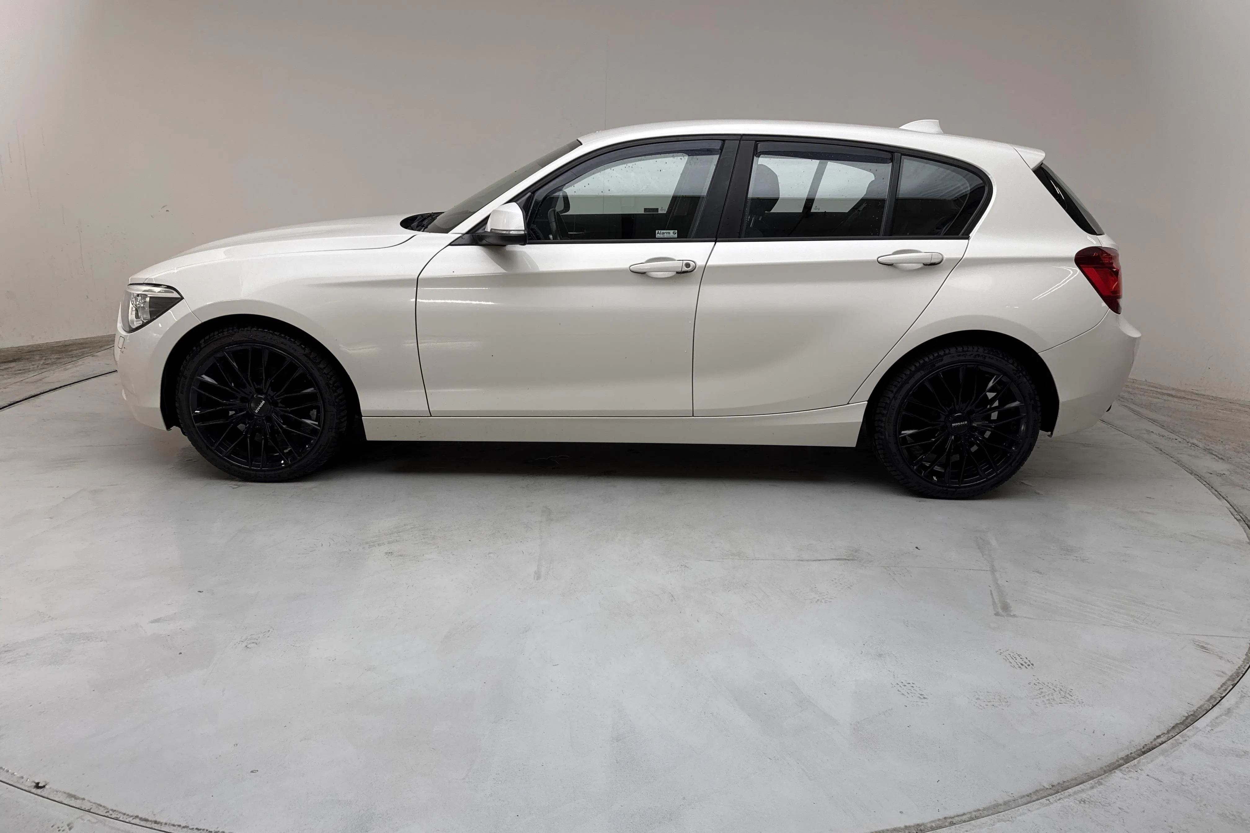 Presentation photo 2 of 12: BMW 116i 5dr, F20 (136hk) - 107 520 km - Manual - white - 2014