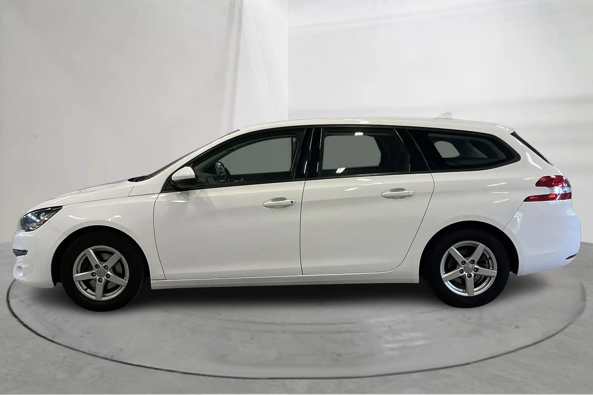 Presentation photo 2 of 14: Peugeot 308 SW PureTech (110hk) - 118 300 km - Manual - white - 2017