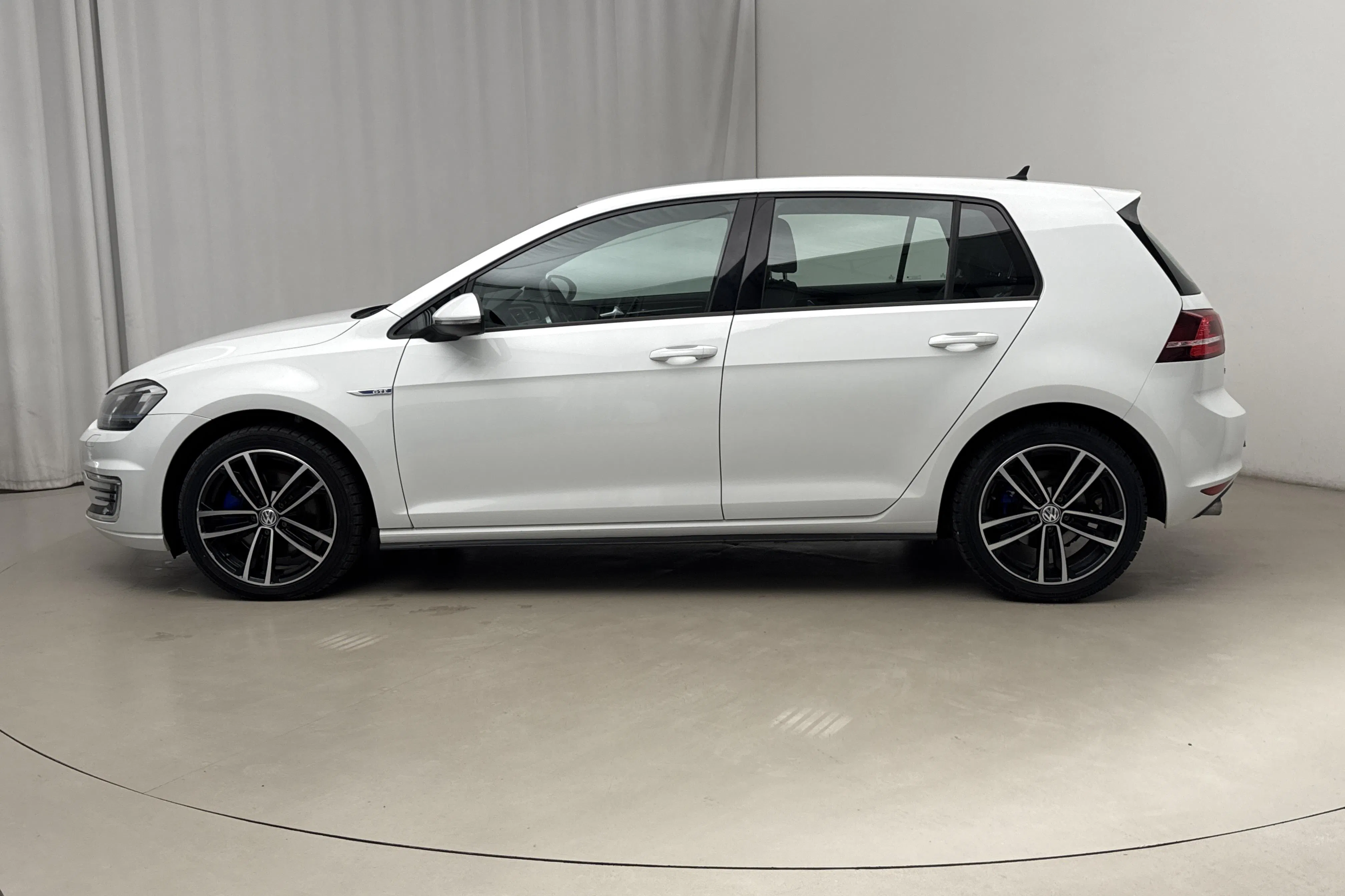 Presentation photo 2 of 18: VW Golf VII 1.4 Plug-in-Hybrid 5dr (204hk) - 79 320 km - Automatic - white - 2016