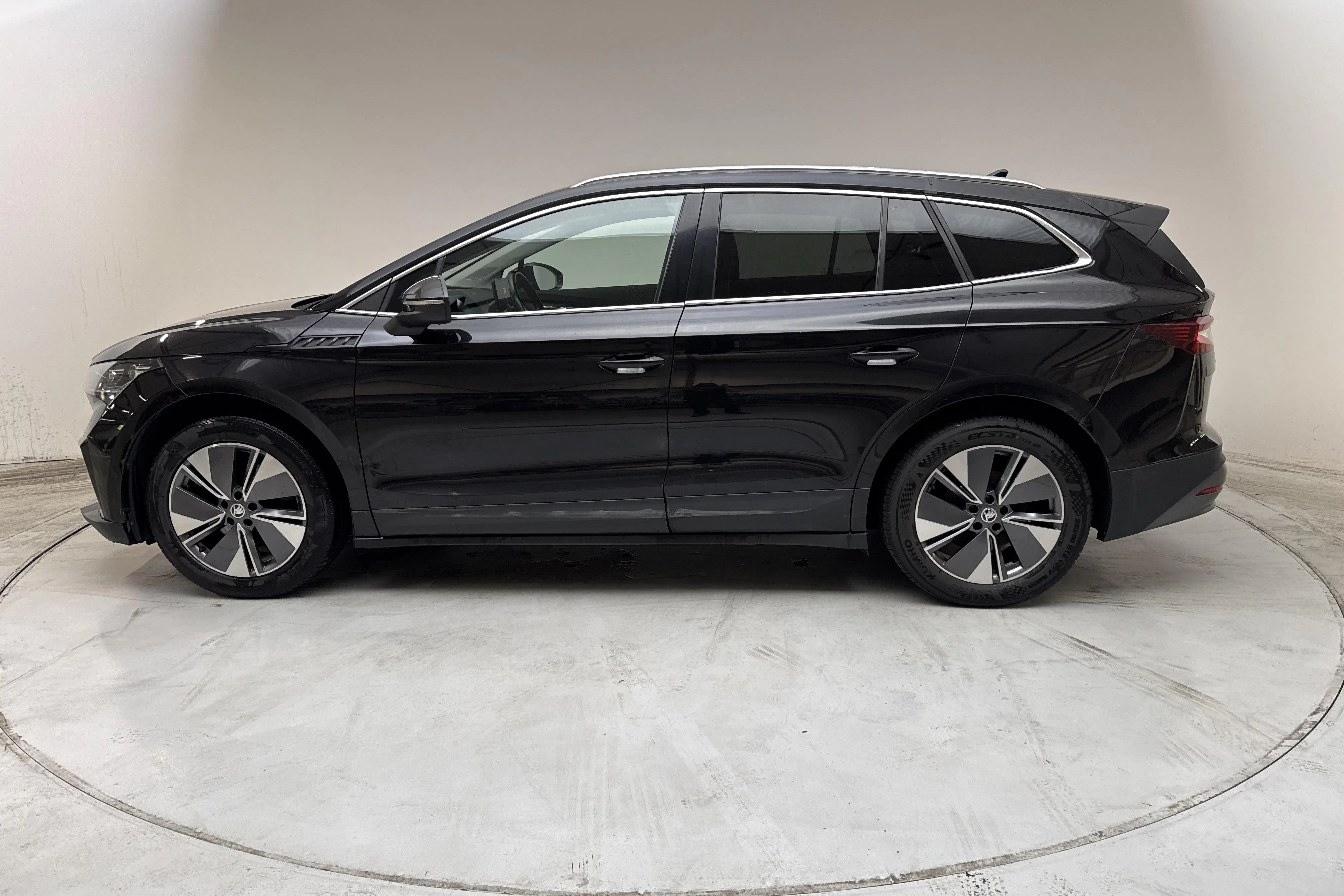 Presentationsfoto 2 av 17: Skoda Enyaq iV 80 (204hk) - 21 071 mil - Automat - svart - 2023
