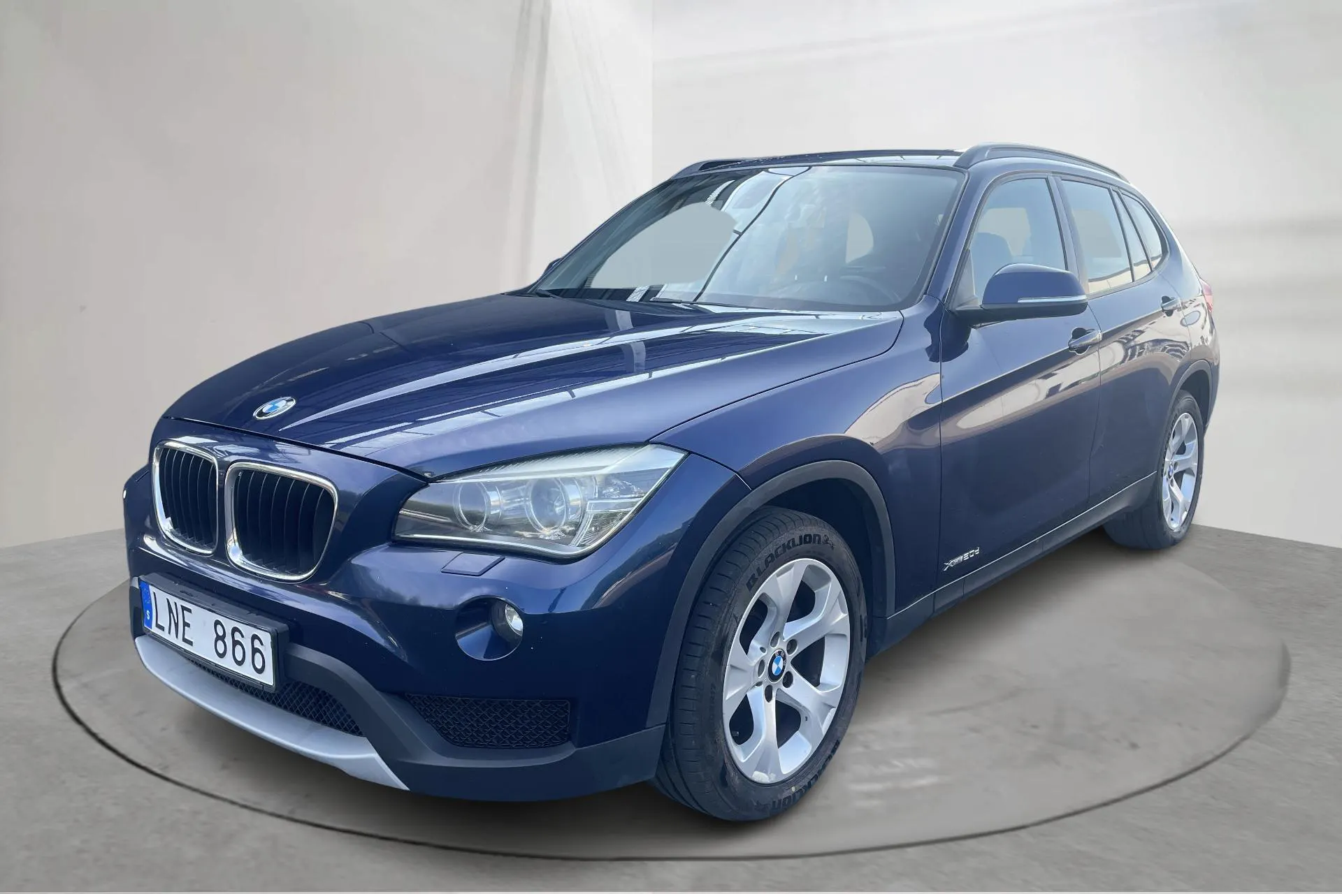 Presentation photo 1 of 16: BMW X1 xDrive20d, E84 (184hk) - 252 350 km - Automatic - dark blue - 2013