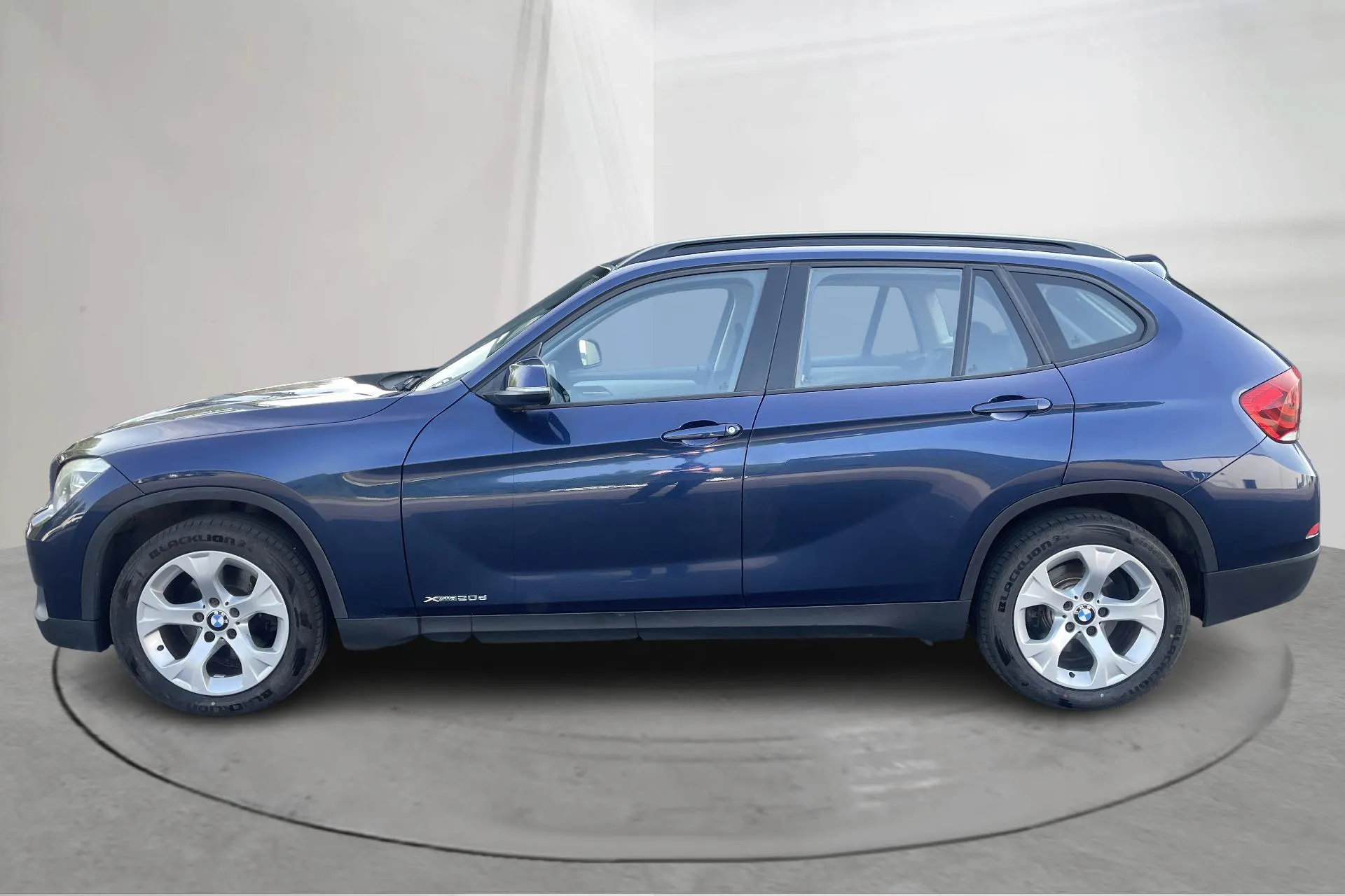 Presentation photo 2 of 16: BMW X1 xDrive20d, E84 (184hk) - 252 350 km - Automatic - dark blue - 2013