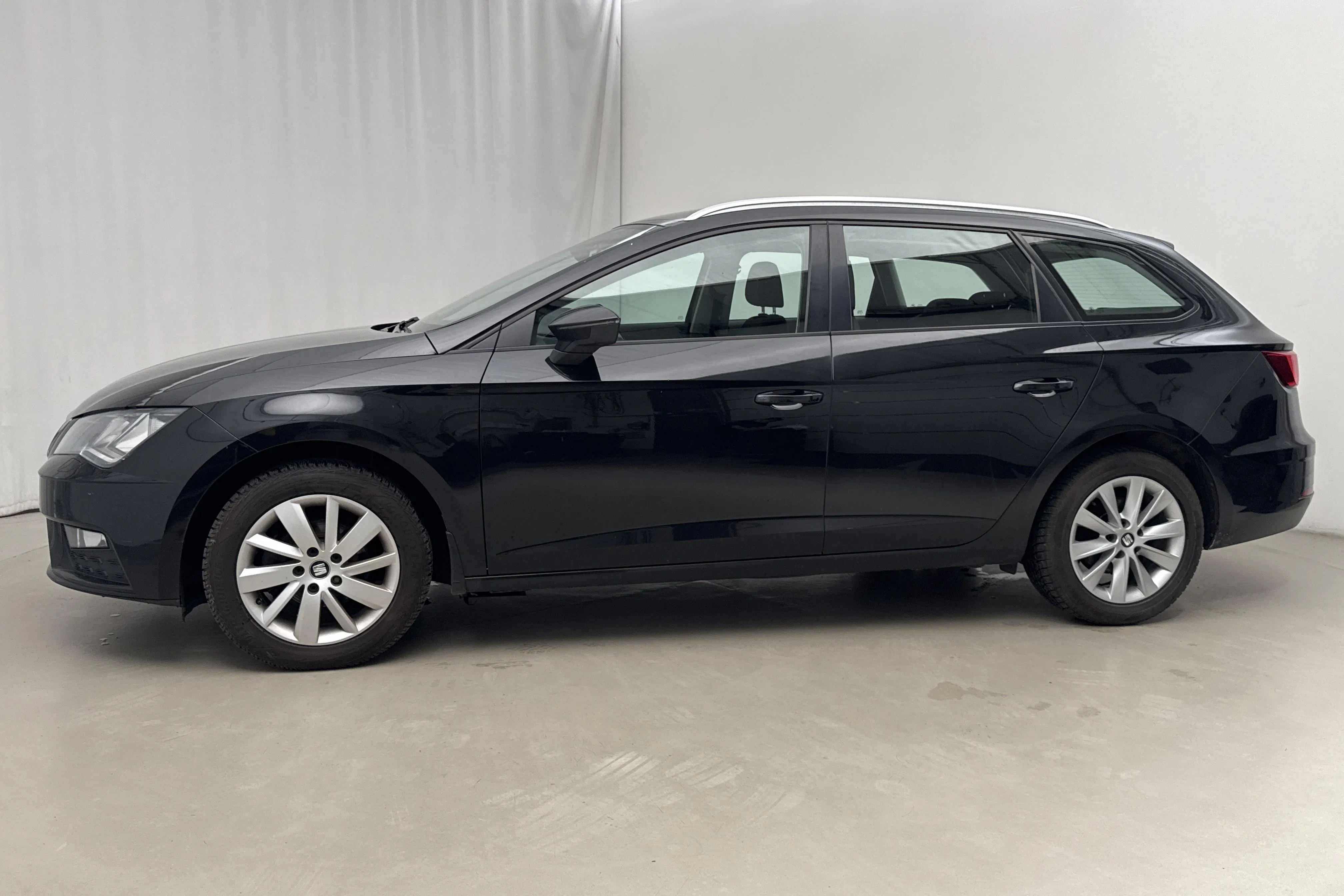 Presentation photo 2 of 14: Seat Leon 1.2 TSI ST (110hk) - 129 940 km - Manual - black - 2018