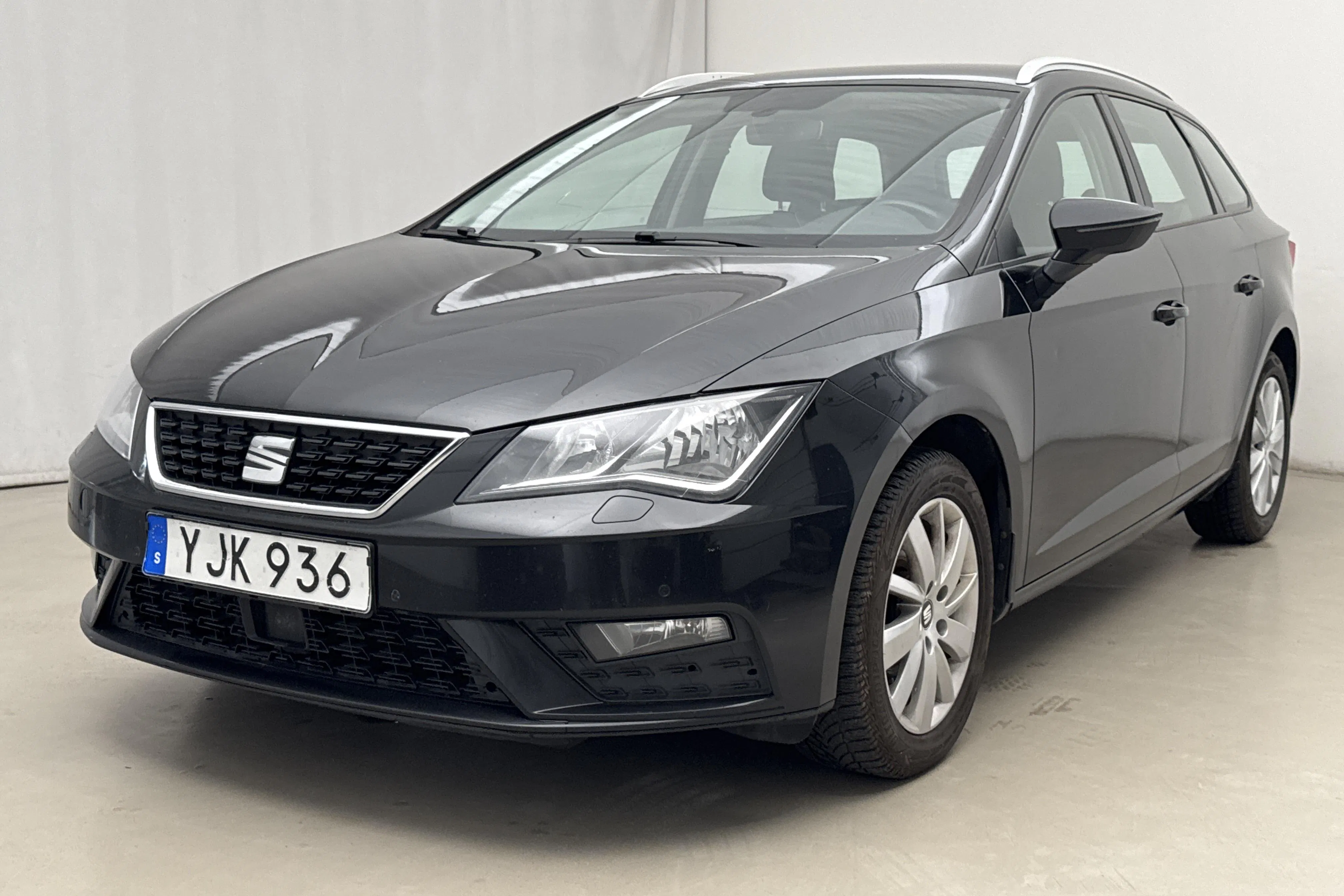 Presentation photo 1 of 14: Seat Leon 1.2 TSI ST (110hk) - 129 940 km - Manual - black - 2018