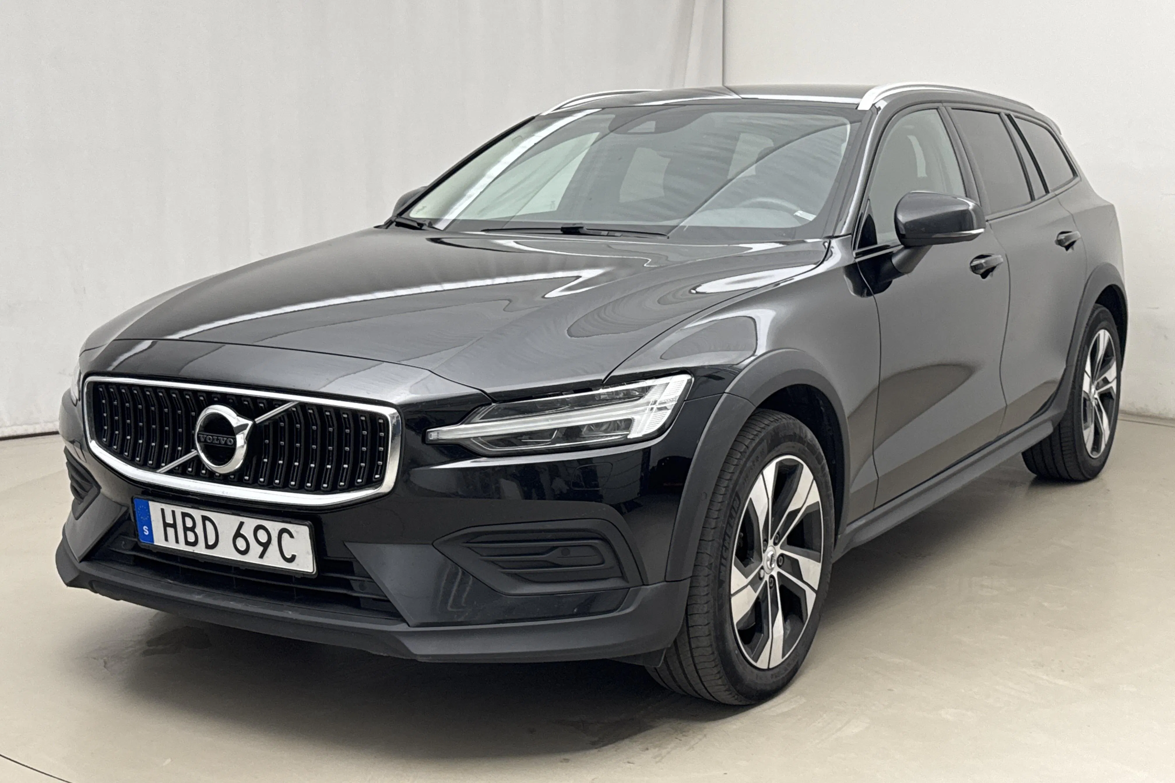 Presentationsfoto 1 av 20: Volvo V60 B4 Cross Country AWD Mildhybrid, Diesel (197hk) - 19 772 mil - Automat - svart - 2022