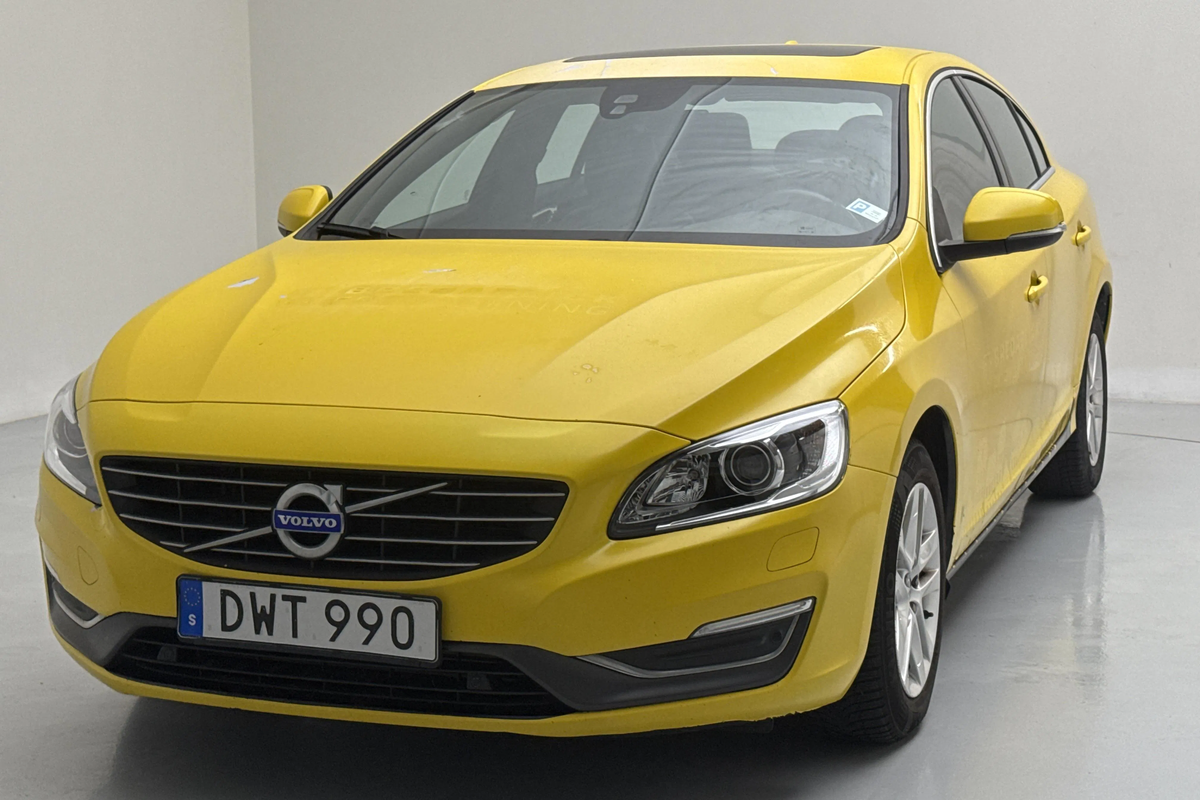 Presentation photo 1 of 14: Volvo S60 D4 (181hk) - 132 910 km - Manual - yellow - 2015
