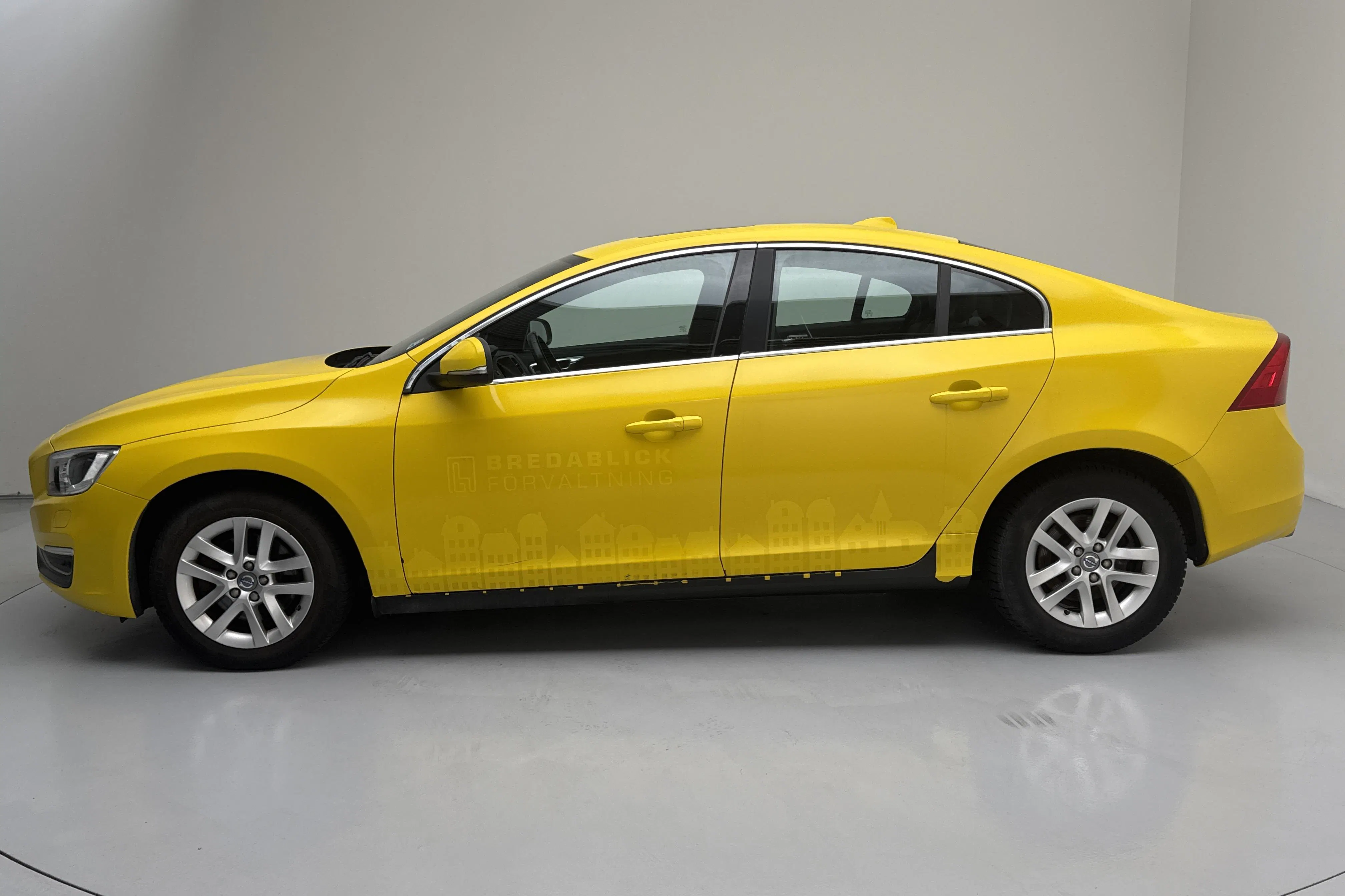 Presentation photo 2 of 14: Volvo S60 D4 (181hk) - 132 910 km - Manual - yellow - 2015