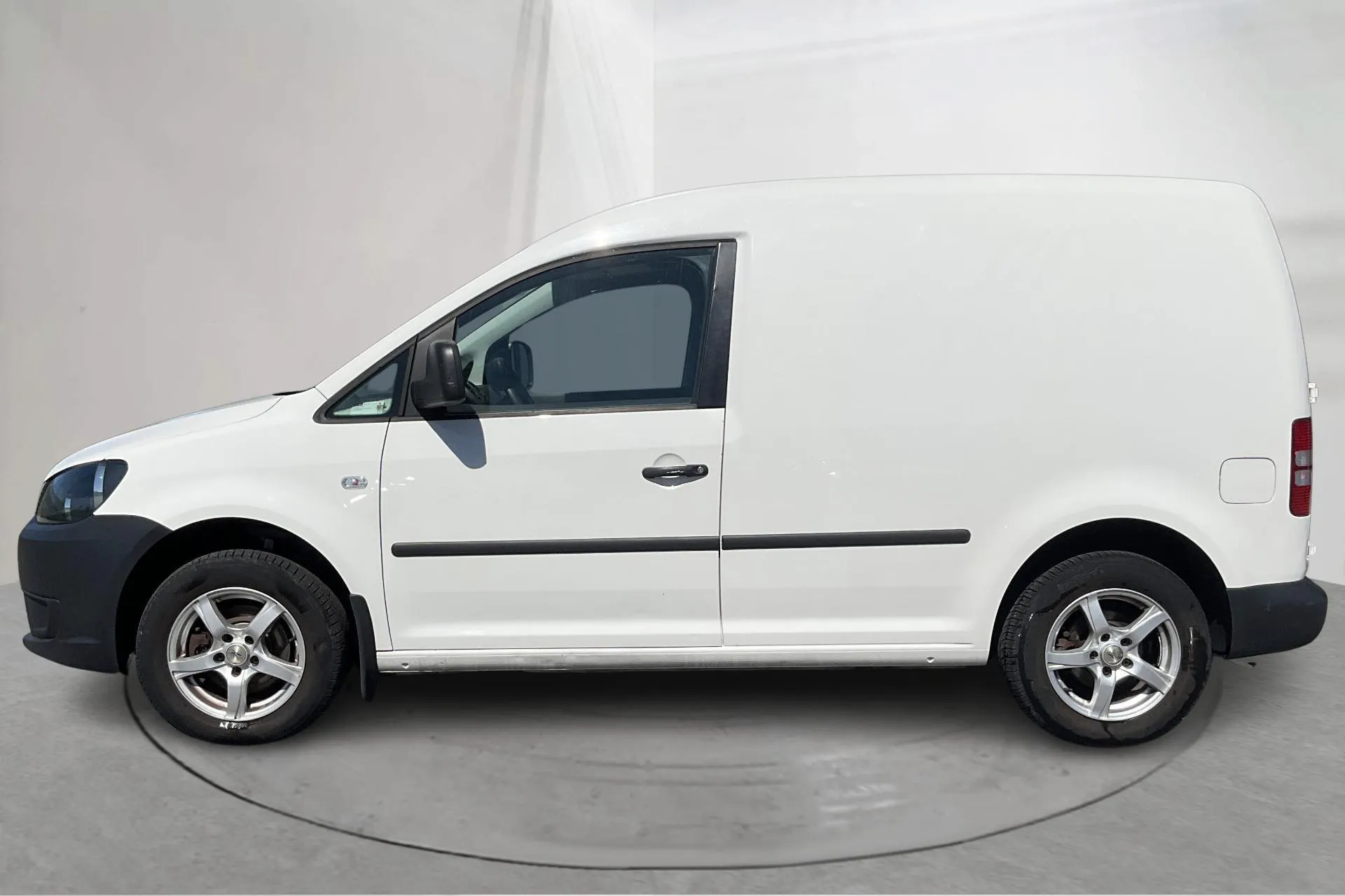 Presentationsfoto 2 av 14: VW Caddy 1.6 TDI Skåp (75hk) - 9 106 mil - Manuell - vit - 2014