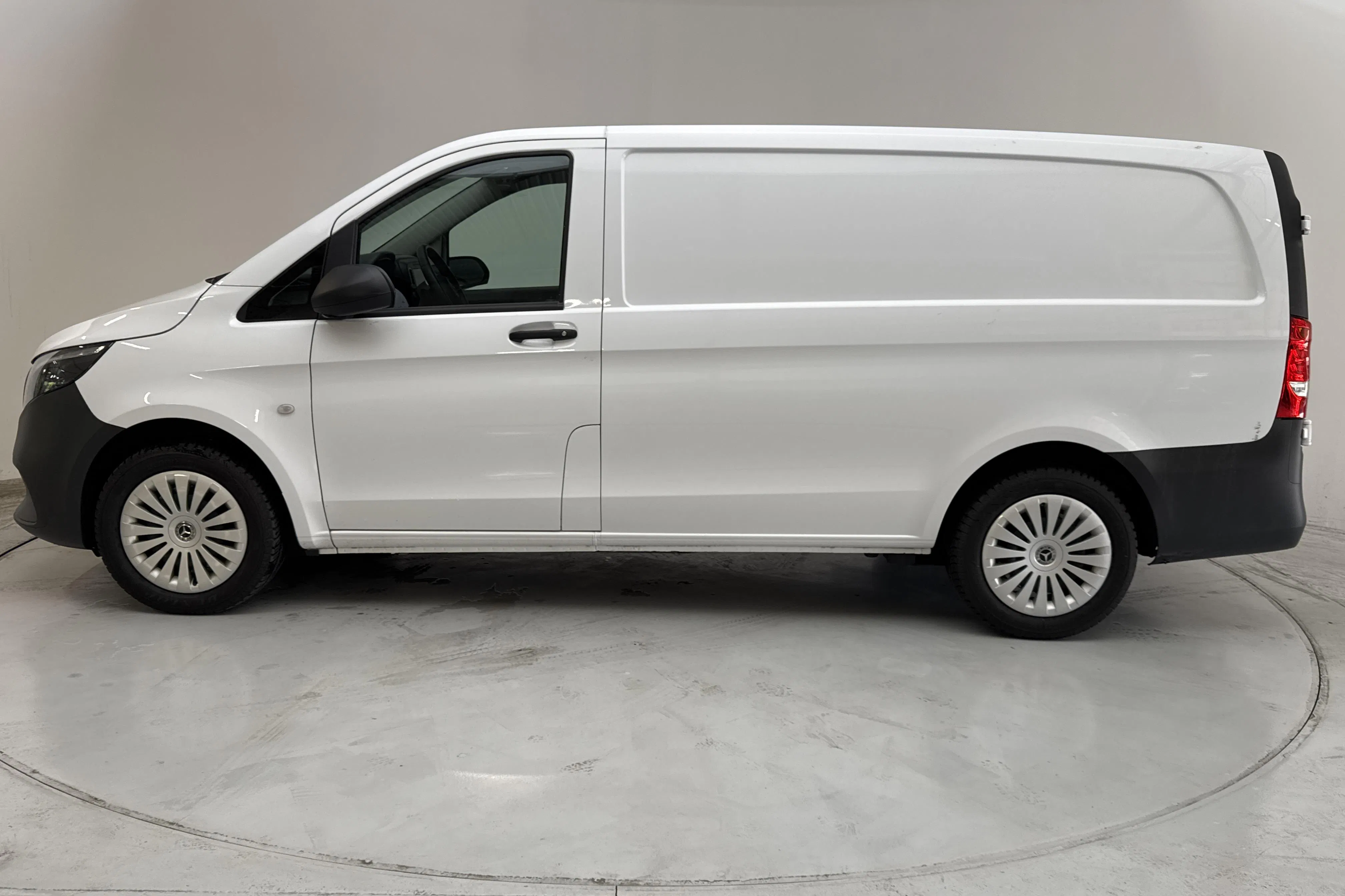 Presentationsfoto 2 av 12: Mercedes Vito 116 CDI W640 (163hk) - 1 787 mil - Automat - vit - 2024