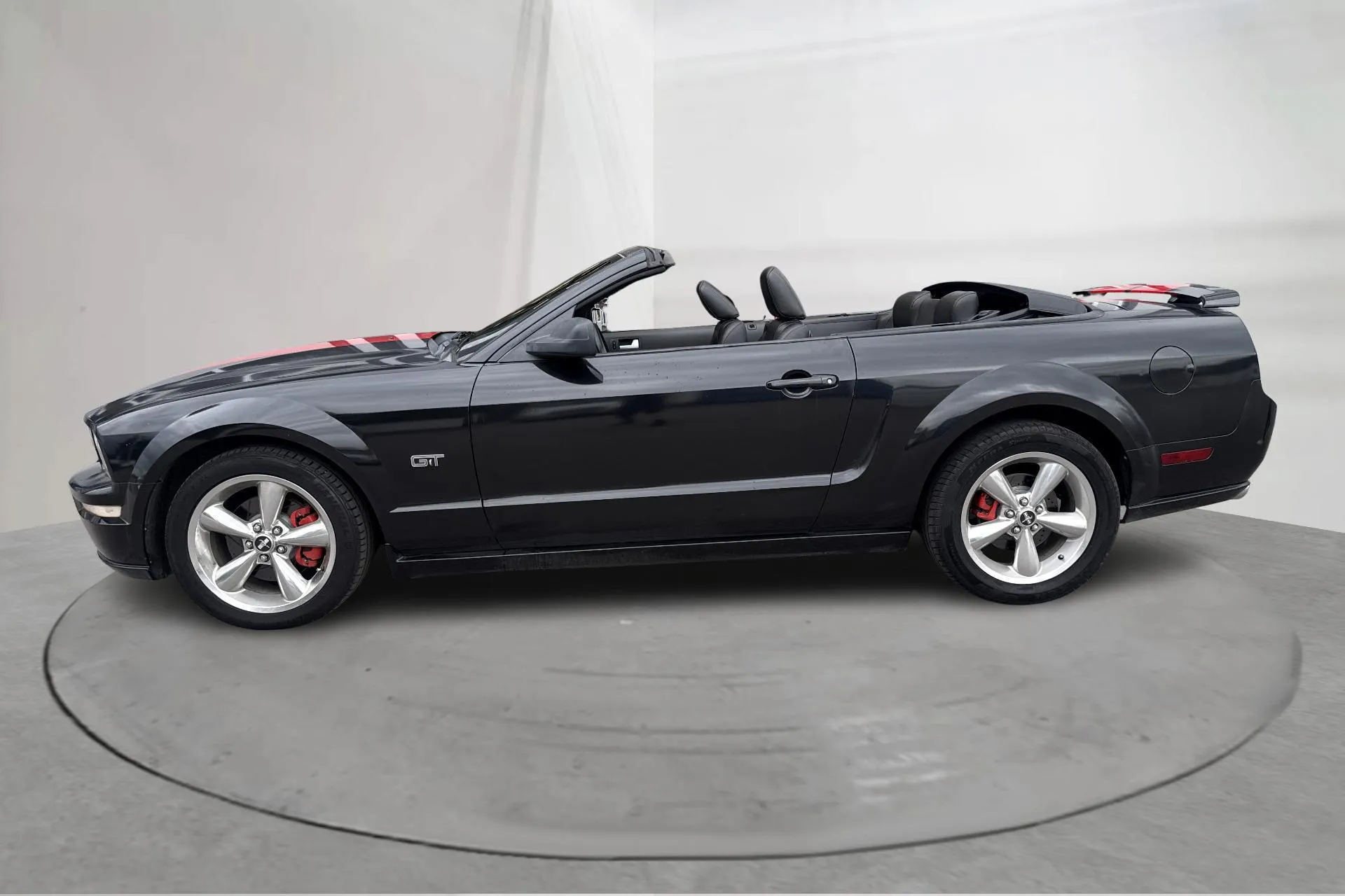 Presentationsfoto 2 av 20: Ford Mustang GT 4.6 V8 Cabriolet (300hk) - 25 263 mil - Automat - Ljusblå - 2006