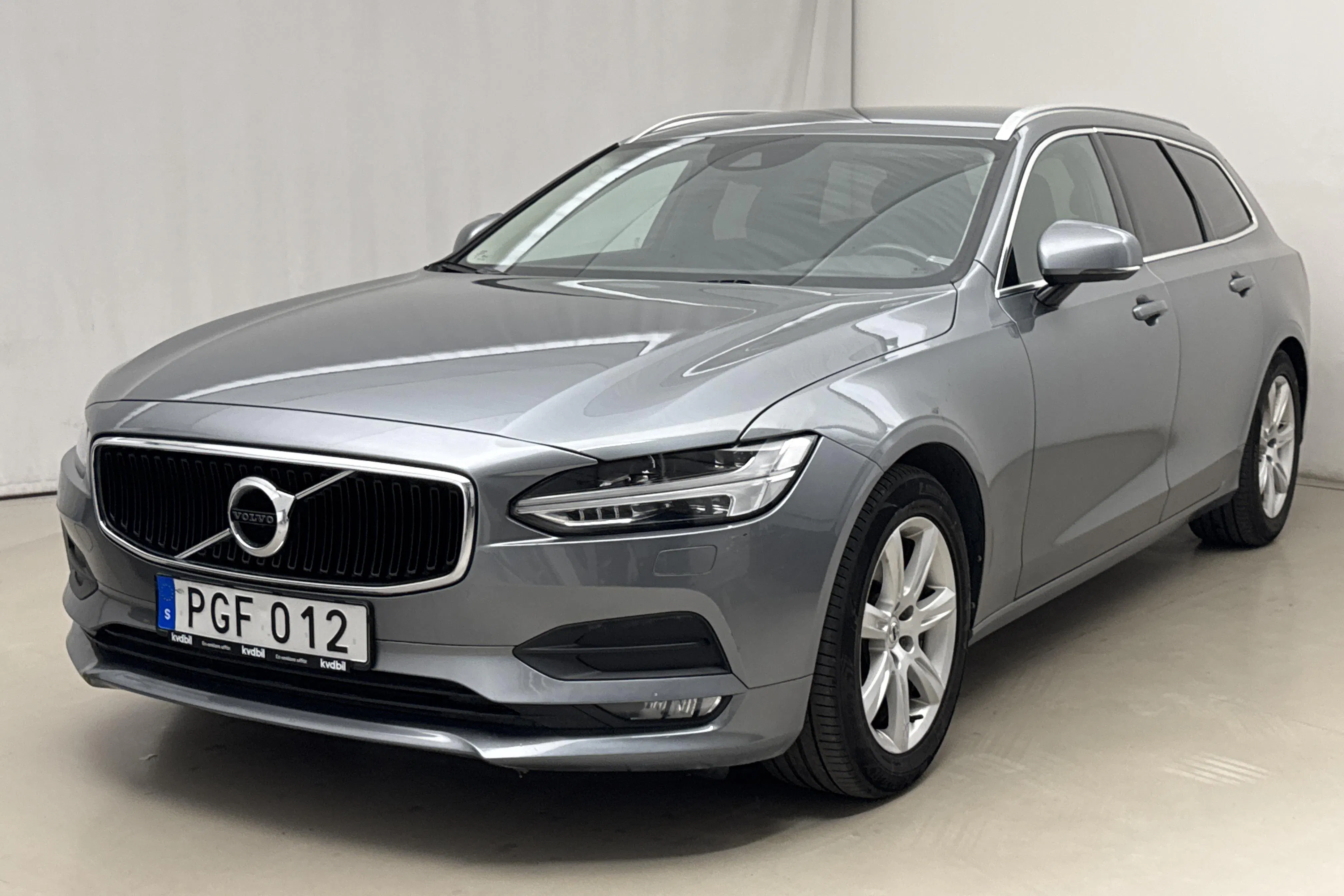Presentationsfoto 1 av 18: Volvo V90 D4 (190hk) - 14 527 mil - Automat - grå - 2017