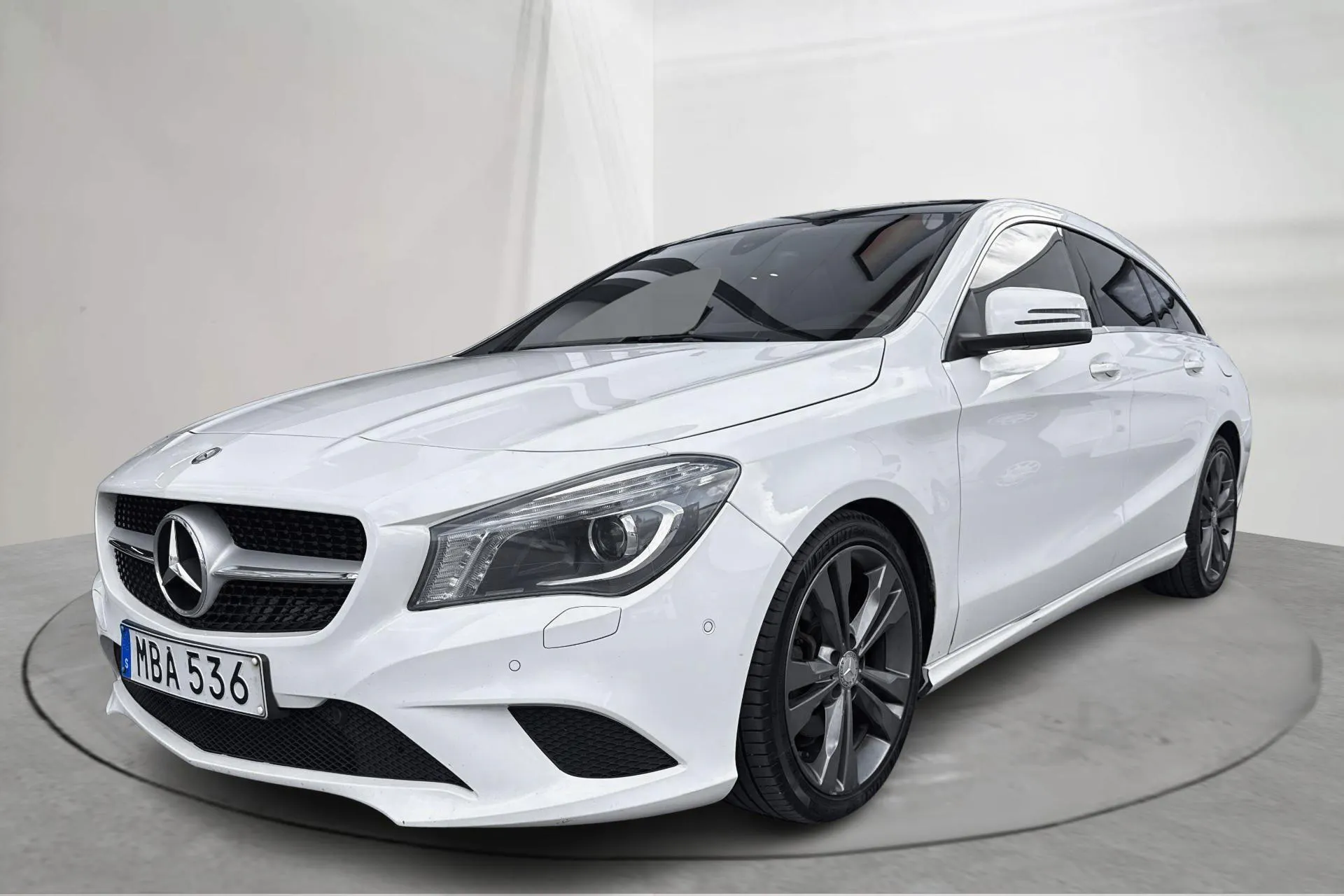 Presentation photo 1 of 14: Mercedes CLA 200 d Shooting Brake (136hk) - 210 220 km - Automatic - white - 2016