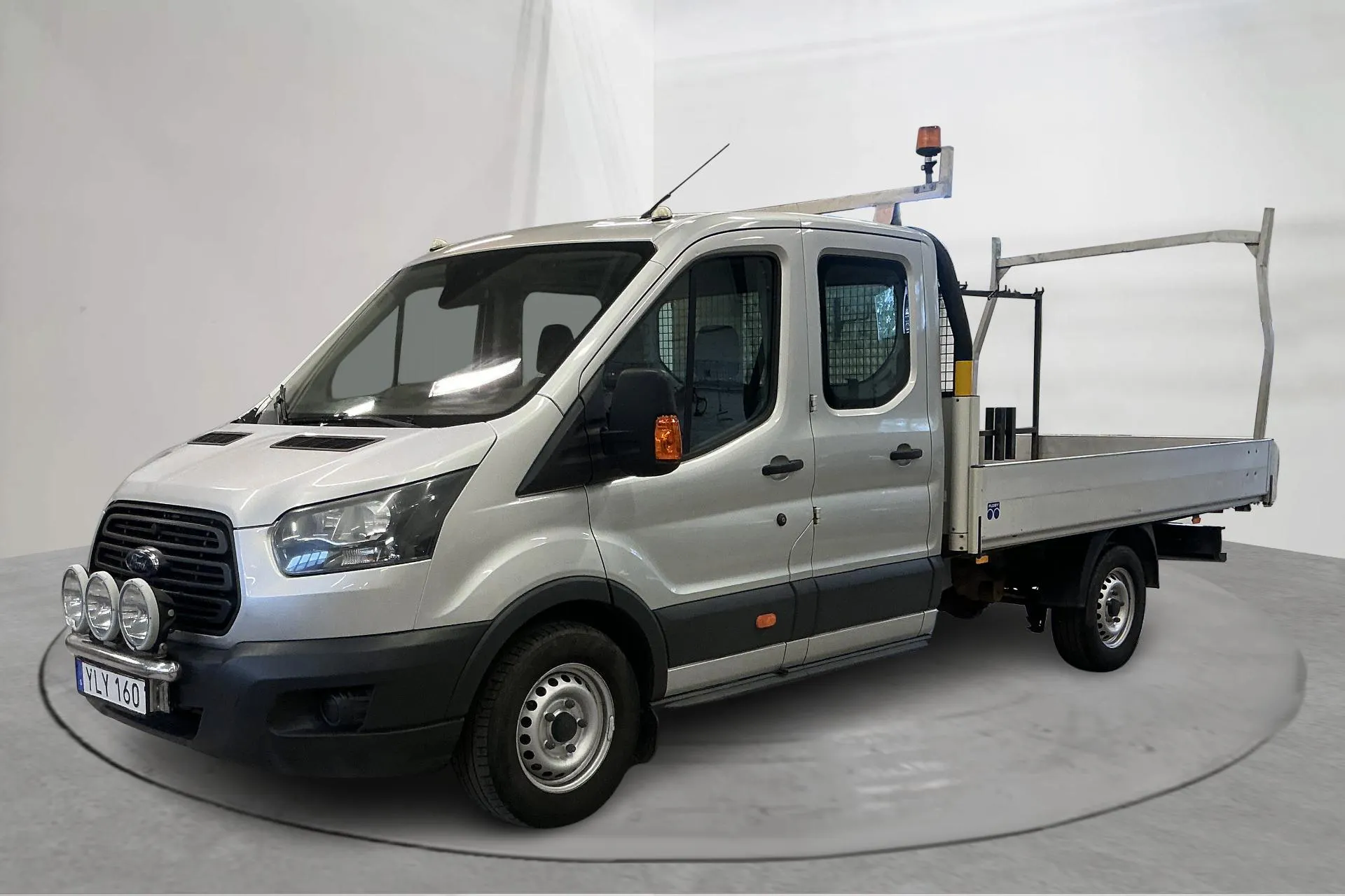 Presentation photo 1 of 16: Ford Transit Chassi 350 2.0 TDCi AWD (170hk) - 161 130 km - Manual - silver - 2017