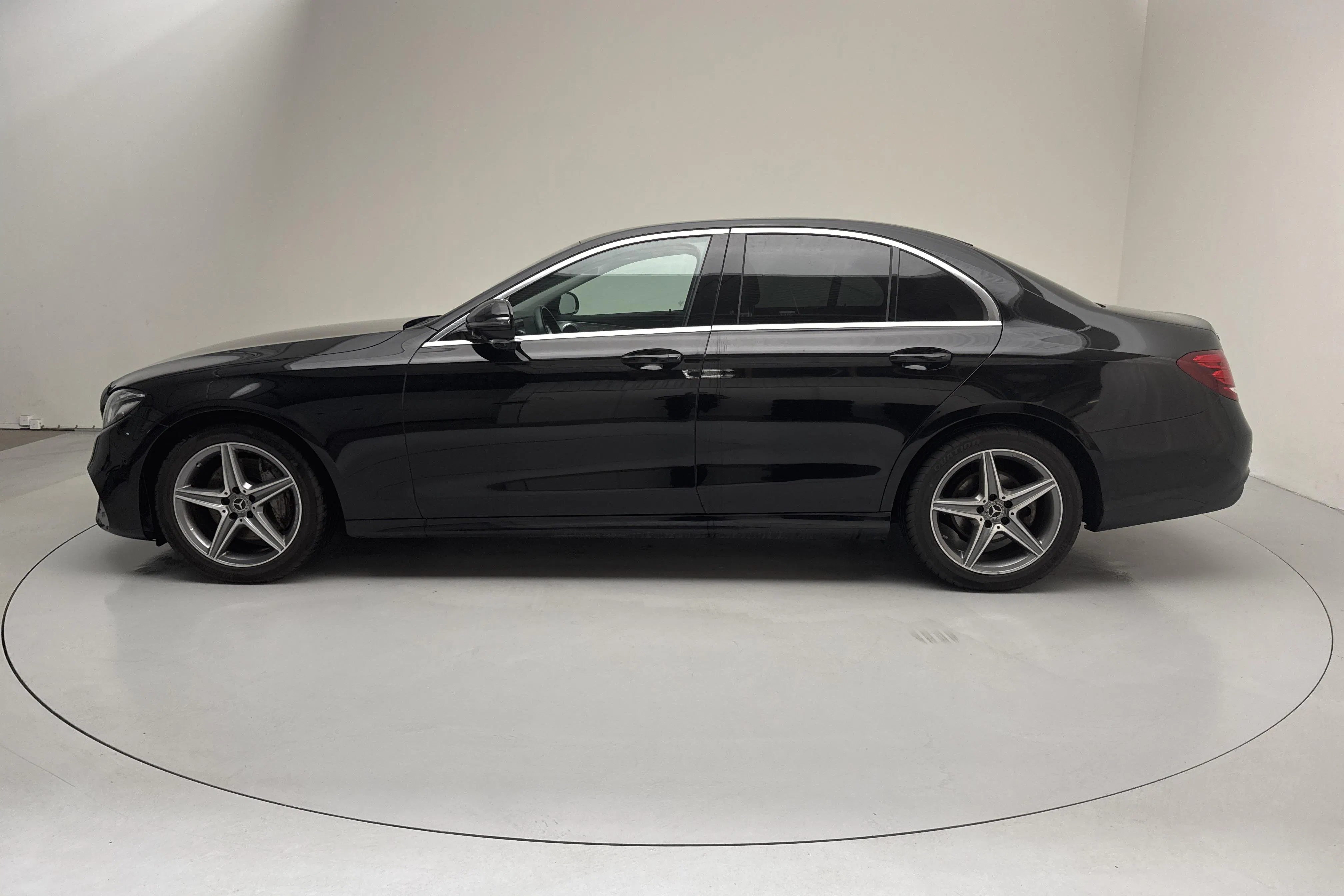 Presentation photo 2 of 17: Mercedes E 200 d Sedan W213 (160hk) - 97 730 km - Automatic - black - 2020