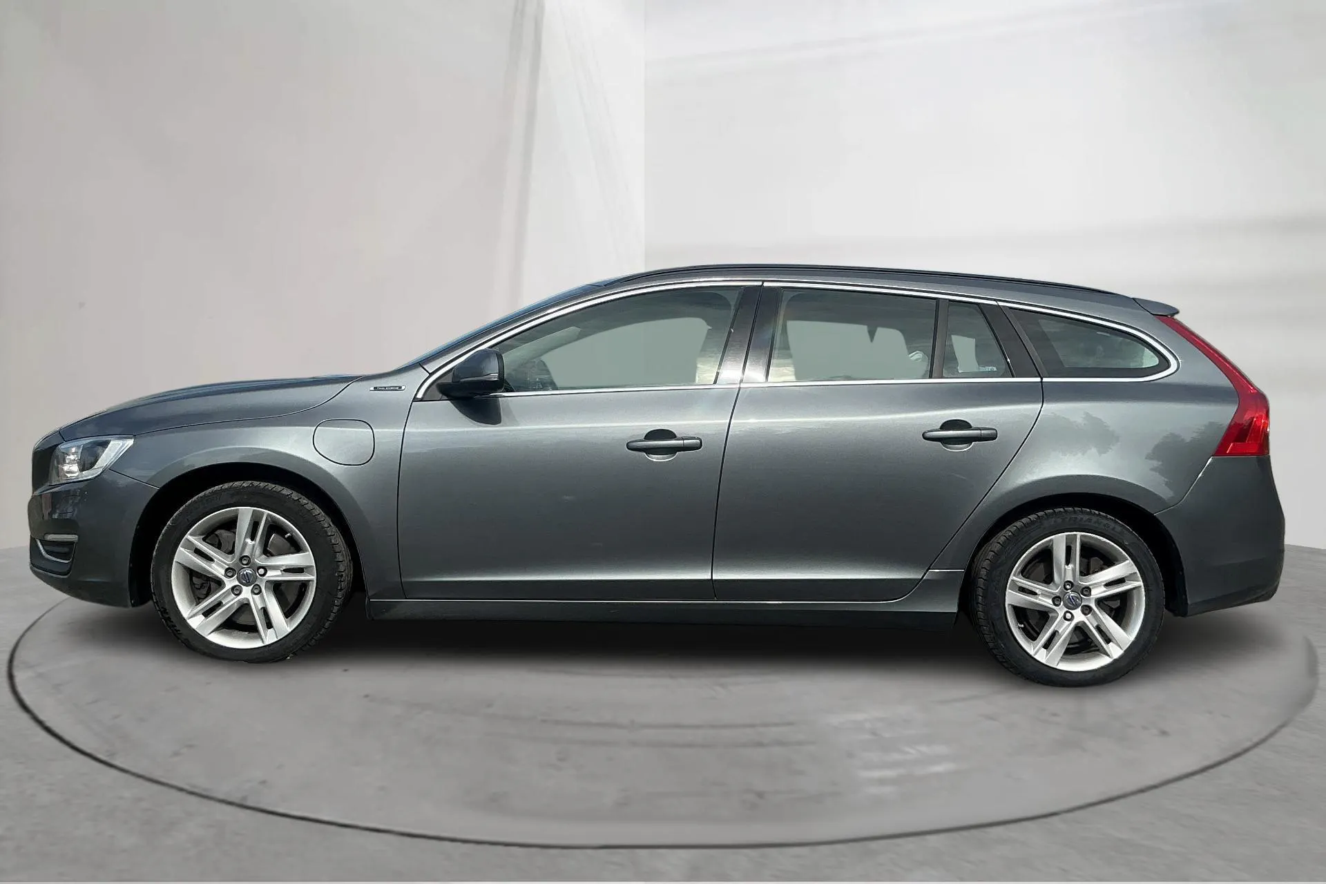 Presentation photo 2 of 16: Volvo V60 D5 AWD Twin Engine (163hk) - 173 370 km - Automatic - gray - 2017