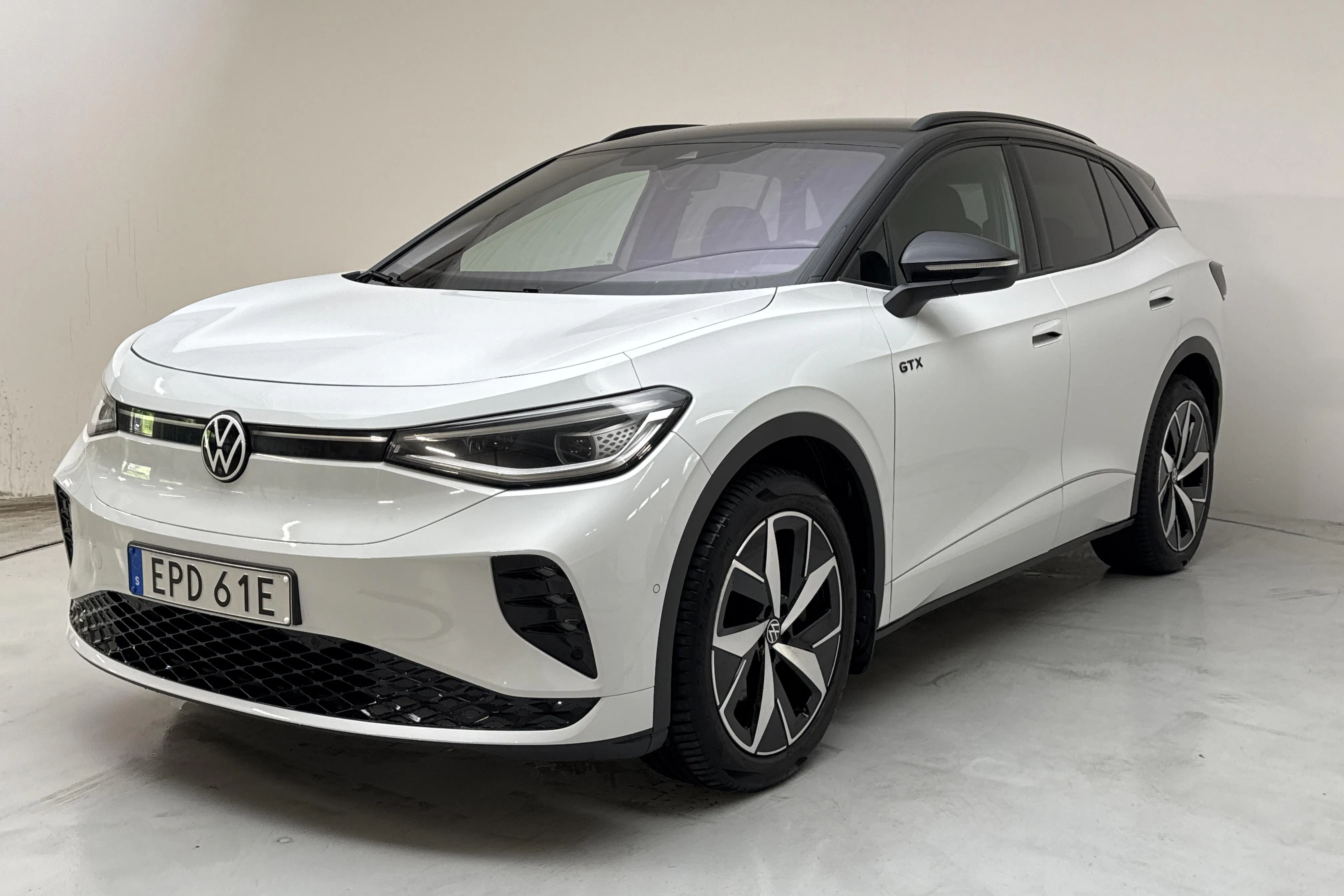 Presentationsfoto 1 av 20: VW ID.4 GTX 77kWh AWD (299hk) - 10 940 mil - Automat - vit - 2023