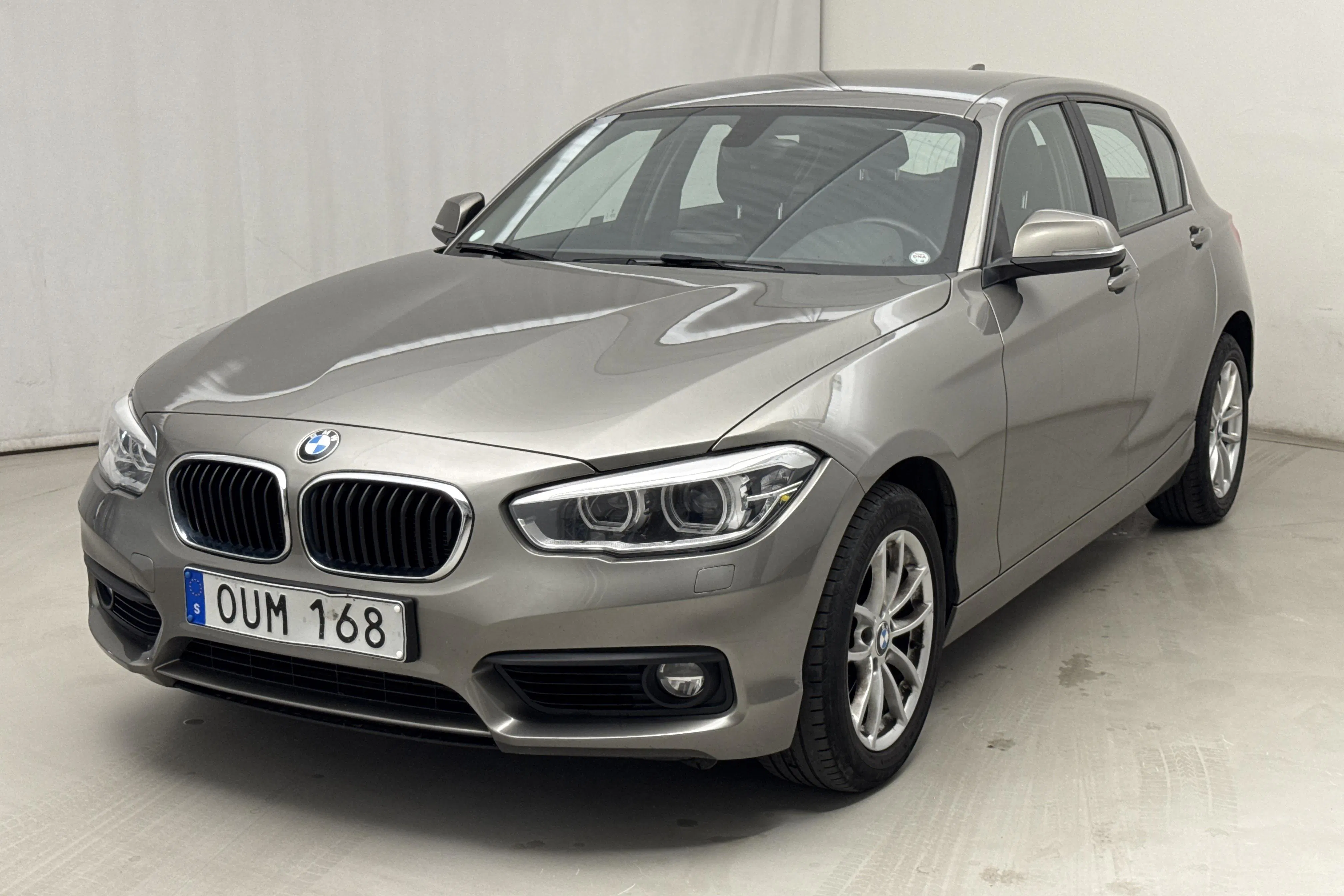 Presentation photo 1 of 14: BMW 118d xDrive 5dr, F20 (150hk) - 102 750 km - Manual - silver - 2017