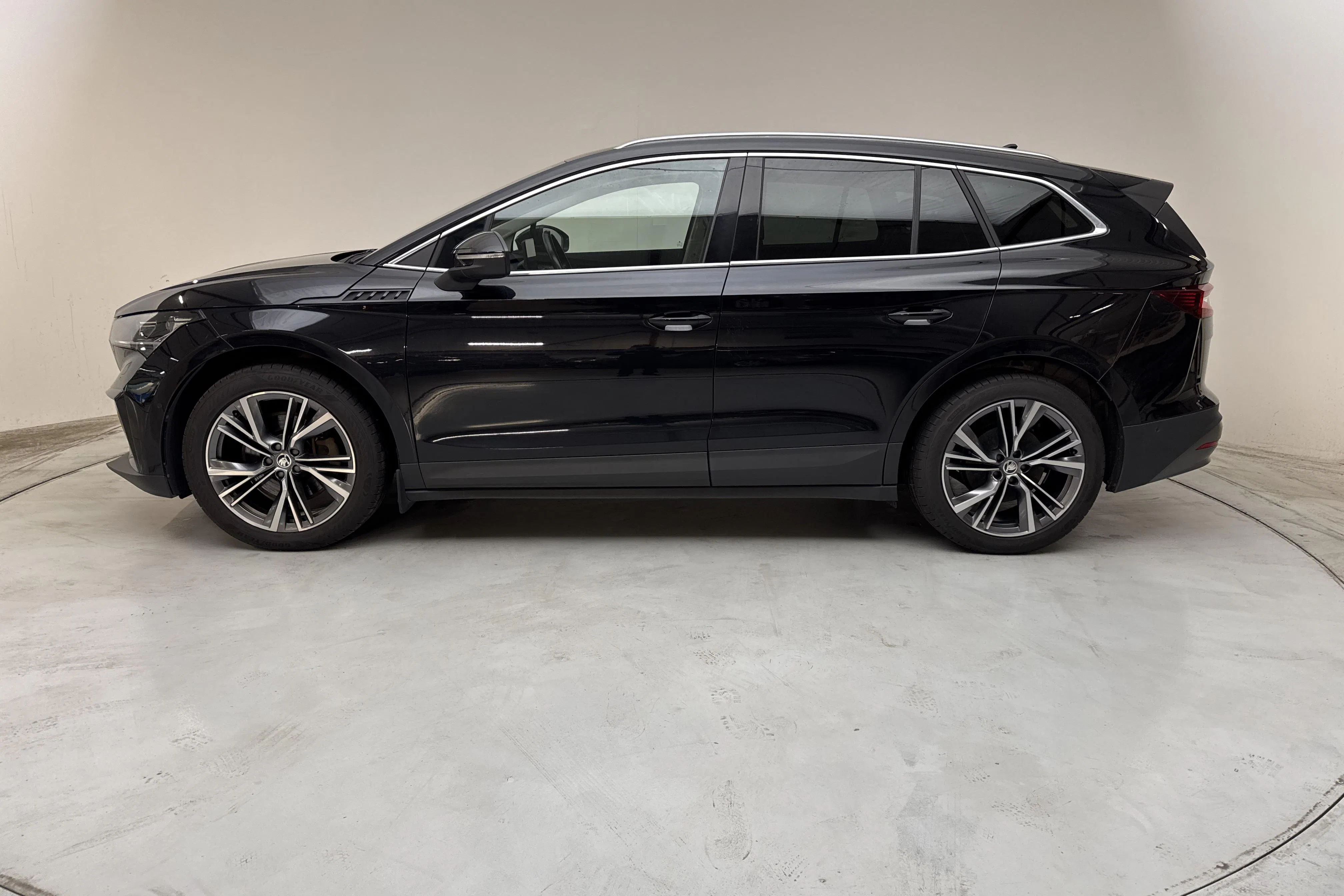 Presentation photo 2 of 17: Skoda Enyaq iV 80x (265hk) - 123 110 km - Automatic - black - 2022