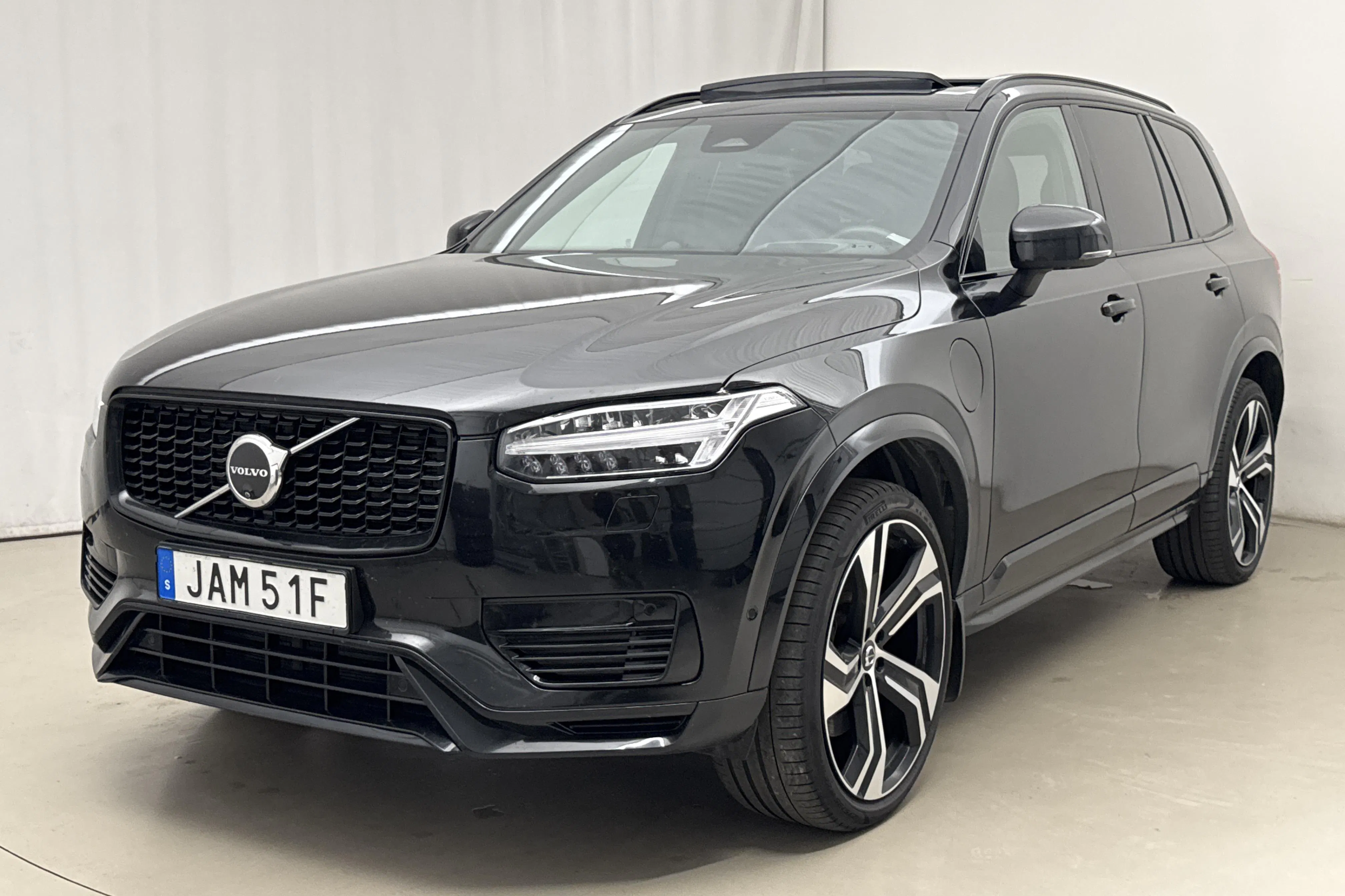 Presentationsfoto 1 av 33: Volvo XC90 T8 AWD Recharge (455hk) - 7 881 mil - Automat - svart - 2024