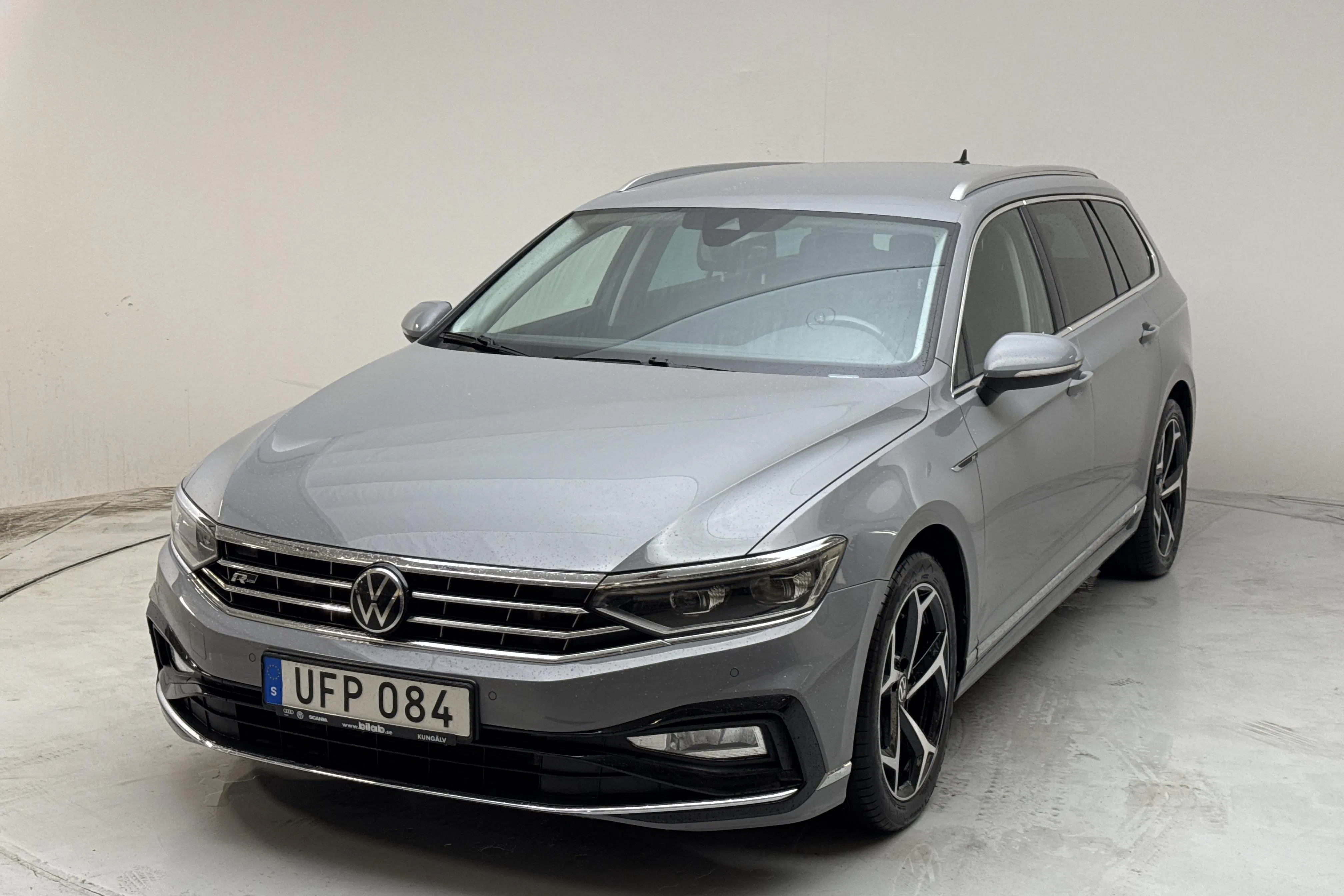 Presentation photo 1 of 14: VW Passat 2.0 TDI Sportscombi 4Motion (200hk) - 87 340 km - Automatic - gray - 2022