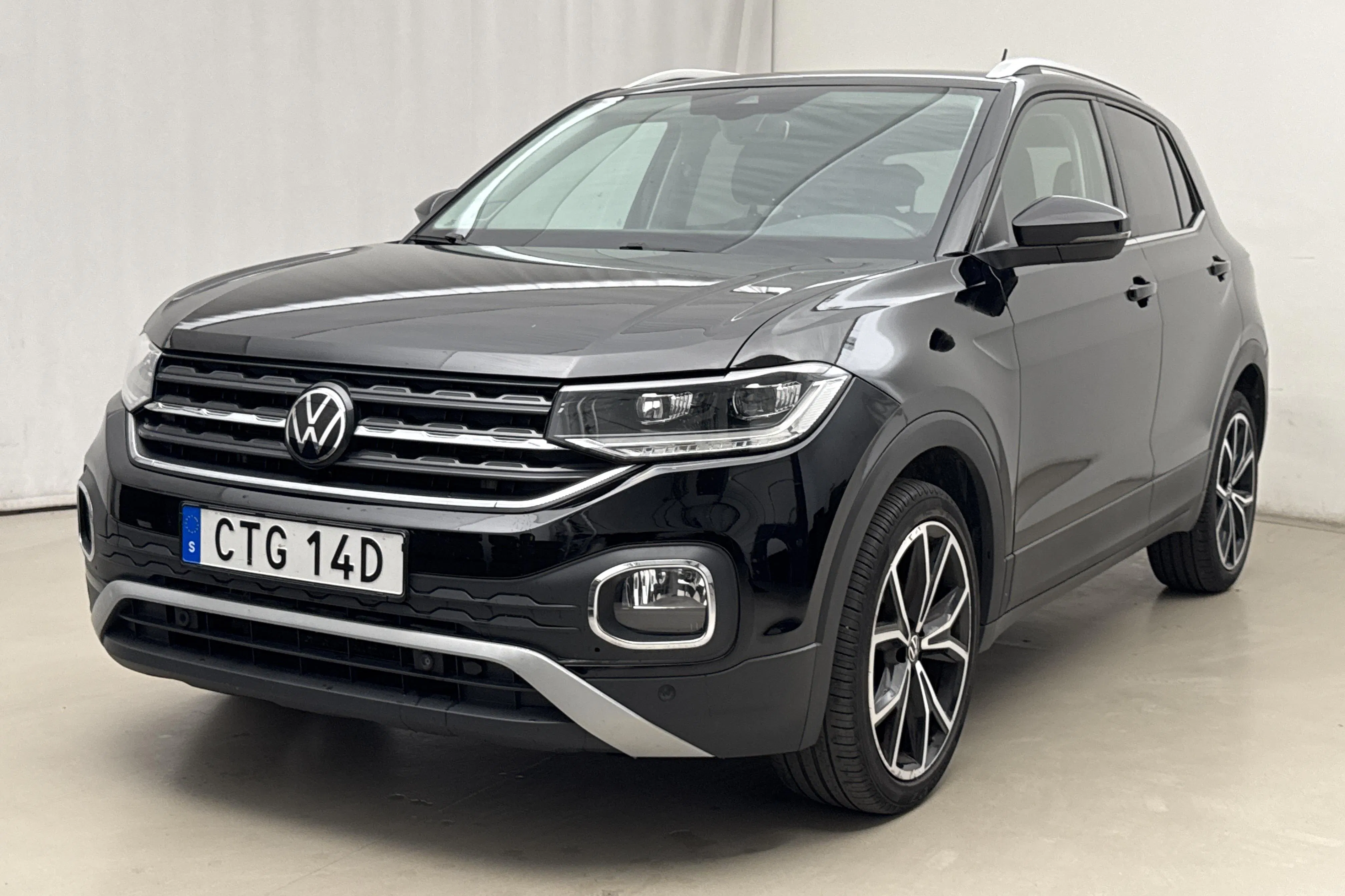 Presentationsfoto 1 av 15: VW T-Cross 1.0 TSI (115hk) - 7 406 mil - Automat - svart - 2021