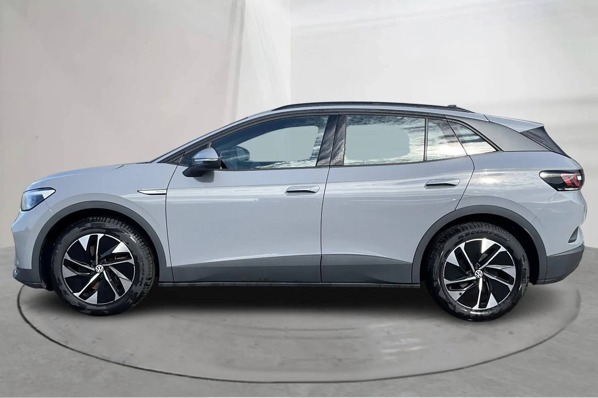 Presentationsfoto 2 av 19: VW ID.4 77kWh (204hk) - 12 786 mil - Automat - grå - 2023