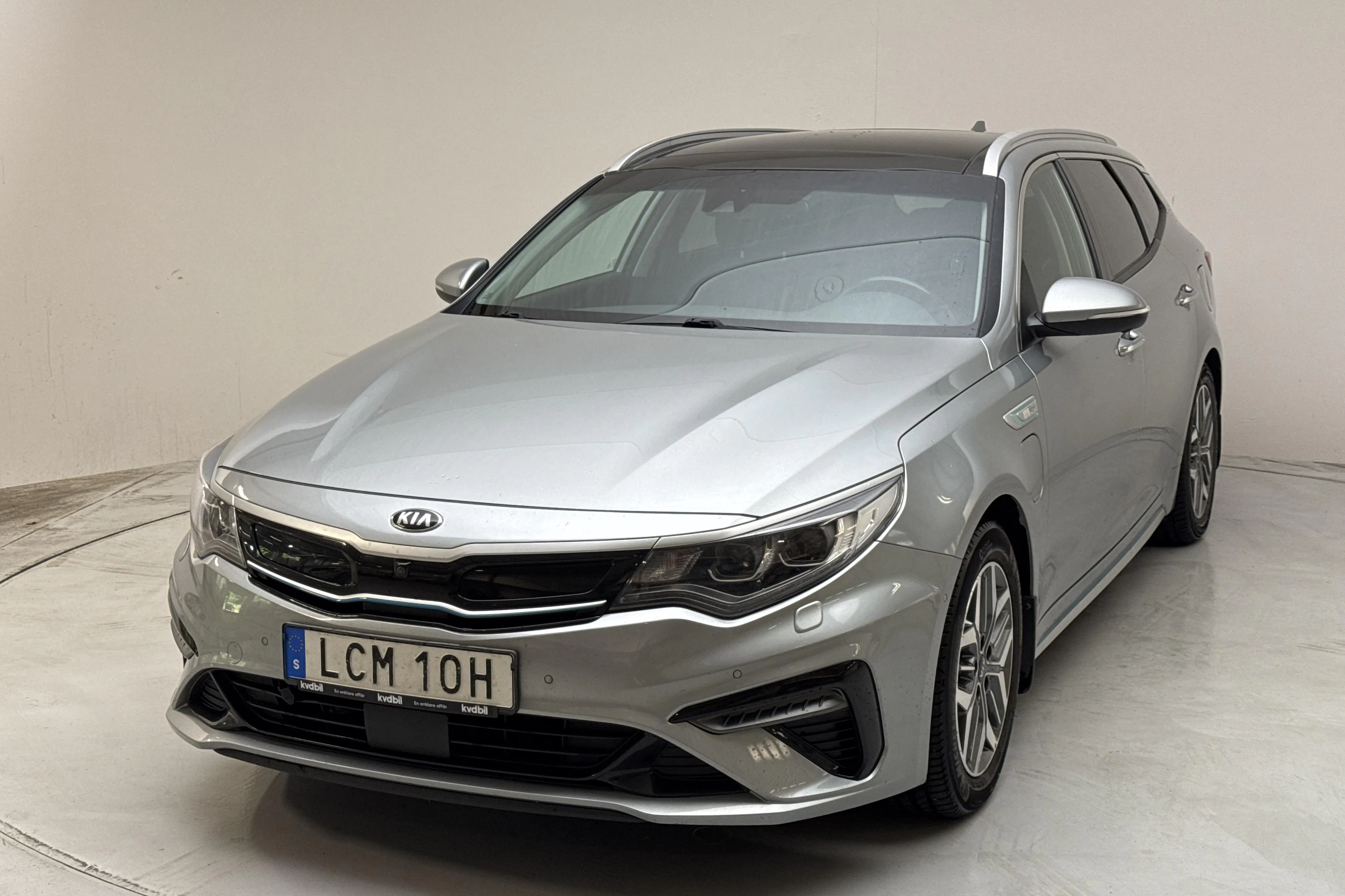 Presentationsfoto 1 av 17: KIA Optima 2.0 GDi Plug-in Hybrid SW (205hk) - 16 151 mil - Automat - grå - 2019